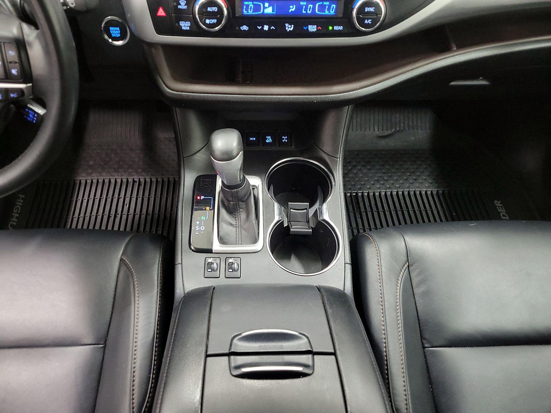 Thumbnail: 2017 Toyota Highlander - 18