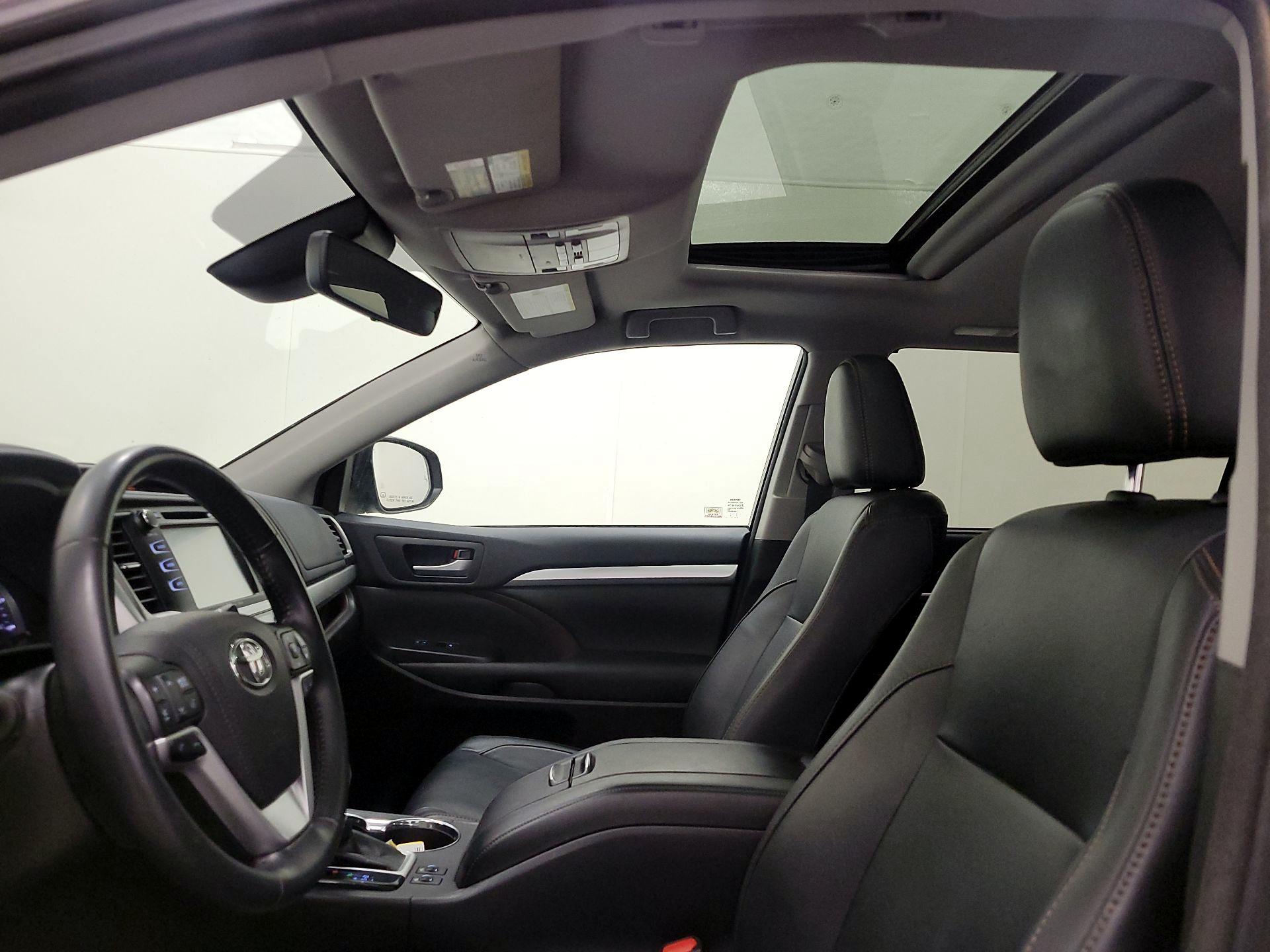 Thumbnail: 2017 Toyota Highlander - 20