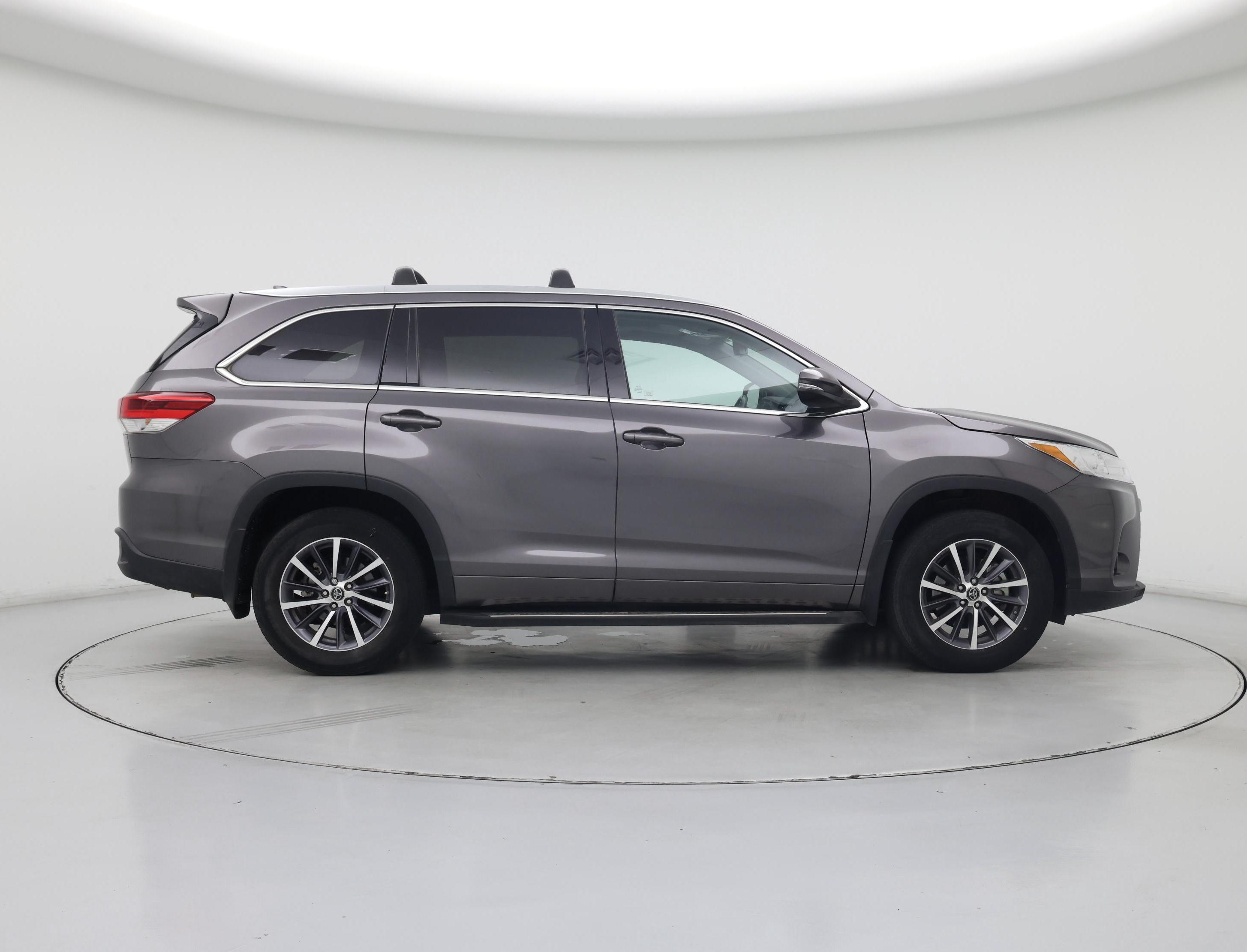 Thumbnail: 2017 Toyota Highlander - 7