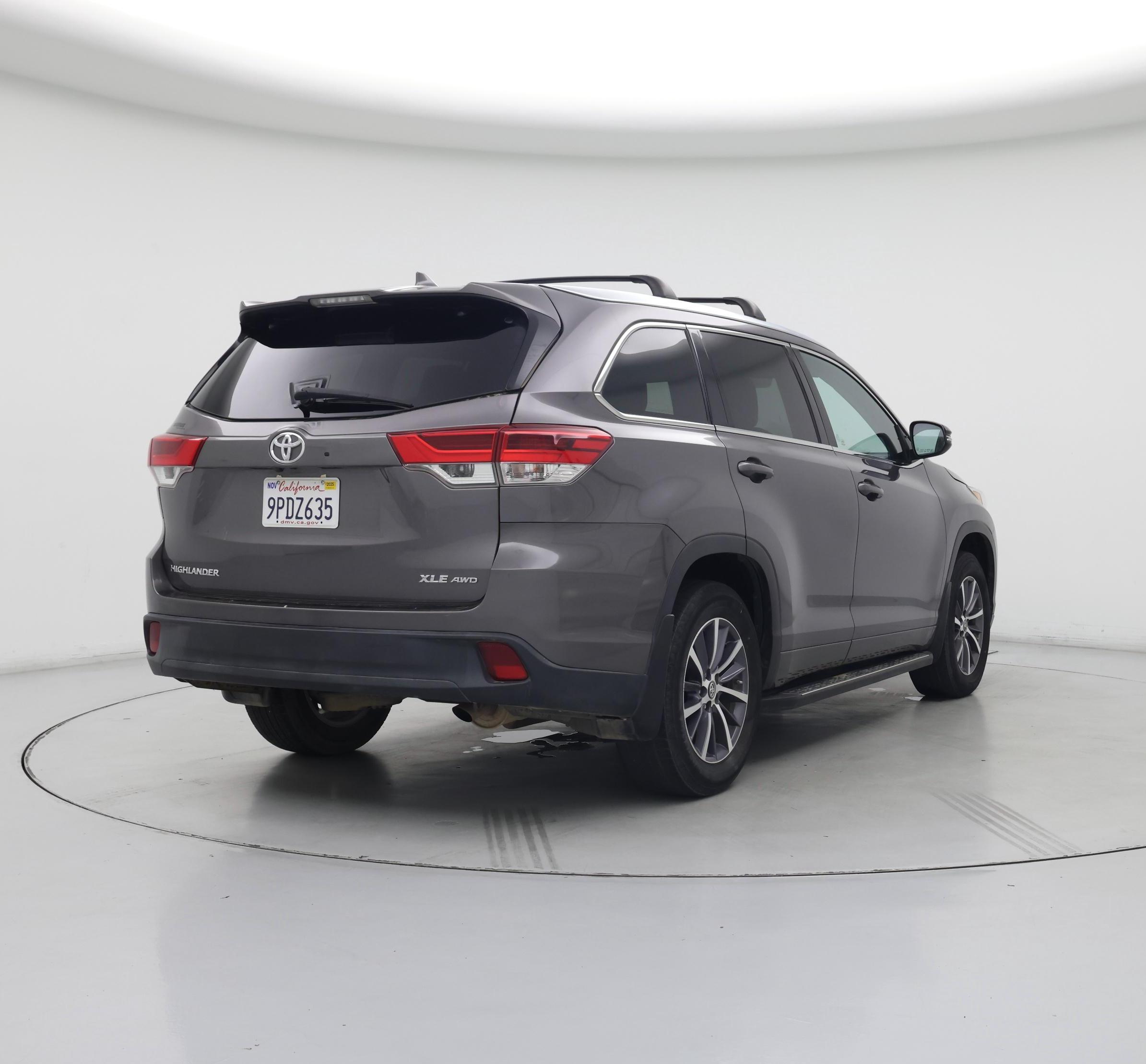 Thumbnail: 2017 Toyota Highlander - 8
