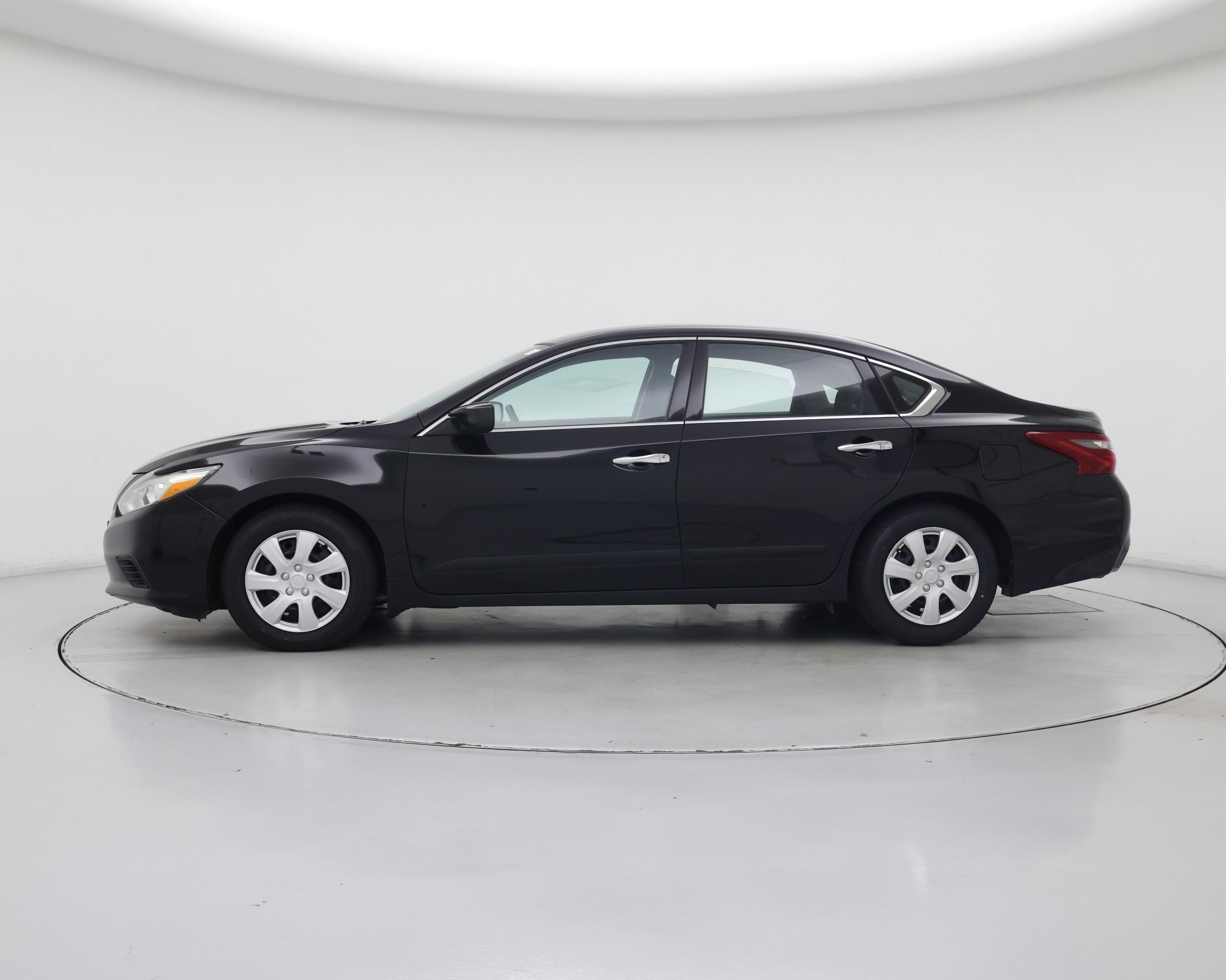 Thumbnail: 2018 Nissan Altima - 3