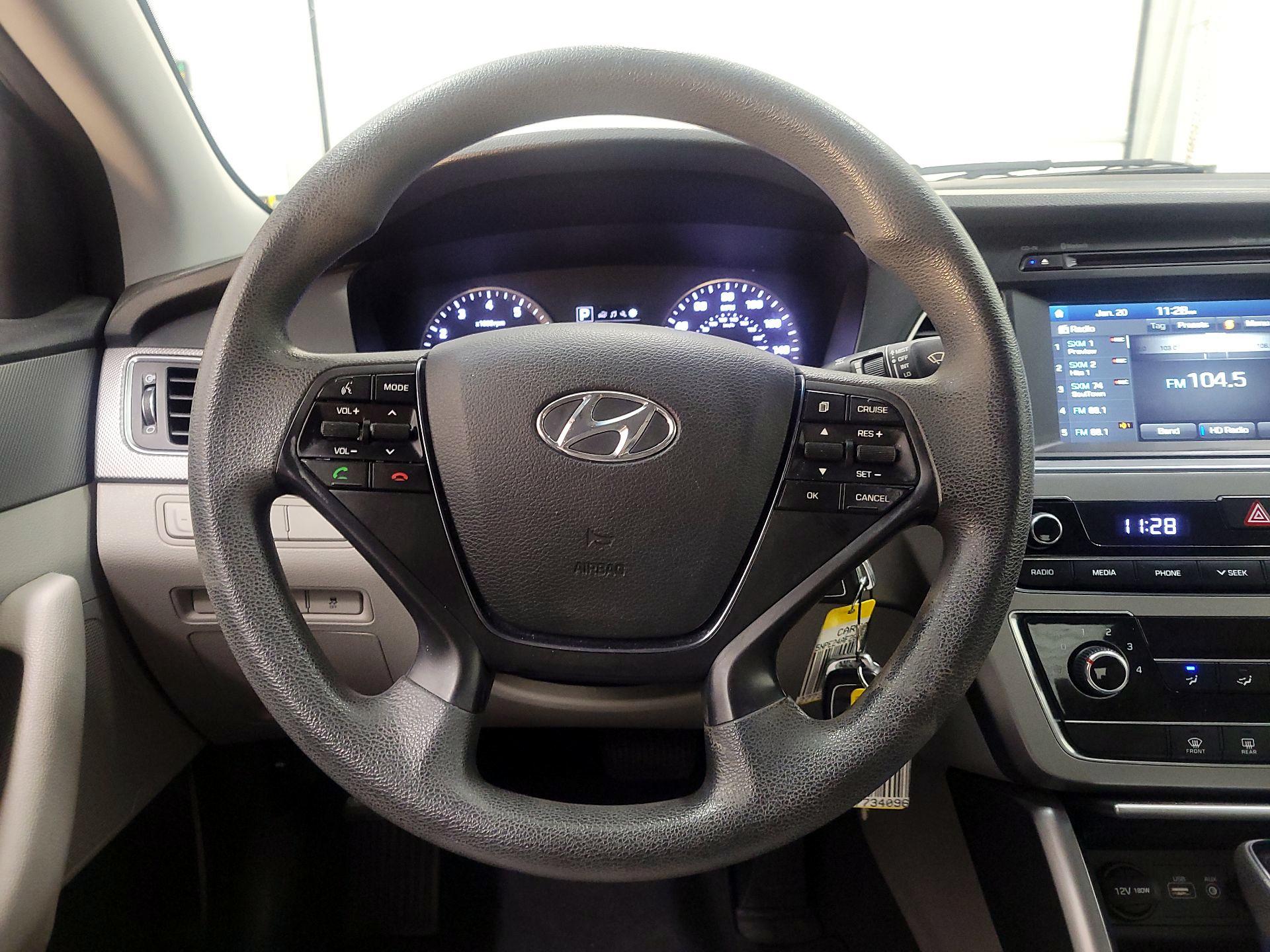 Thumbnail: 2016 Hyundai Sonata - 10