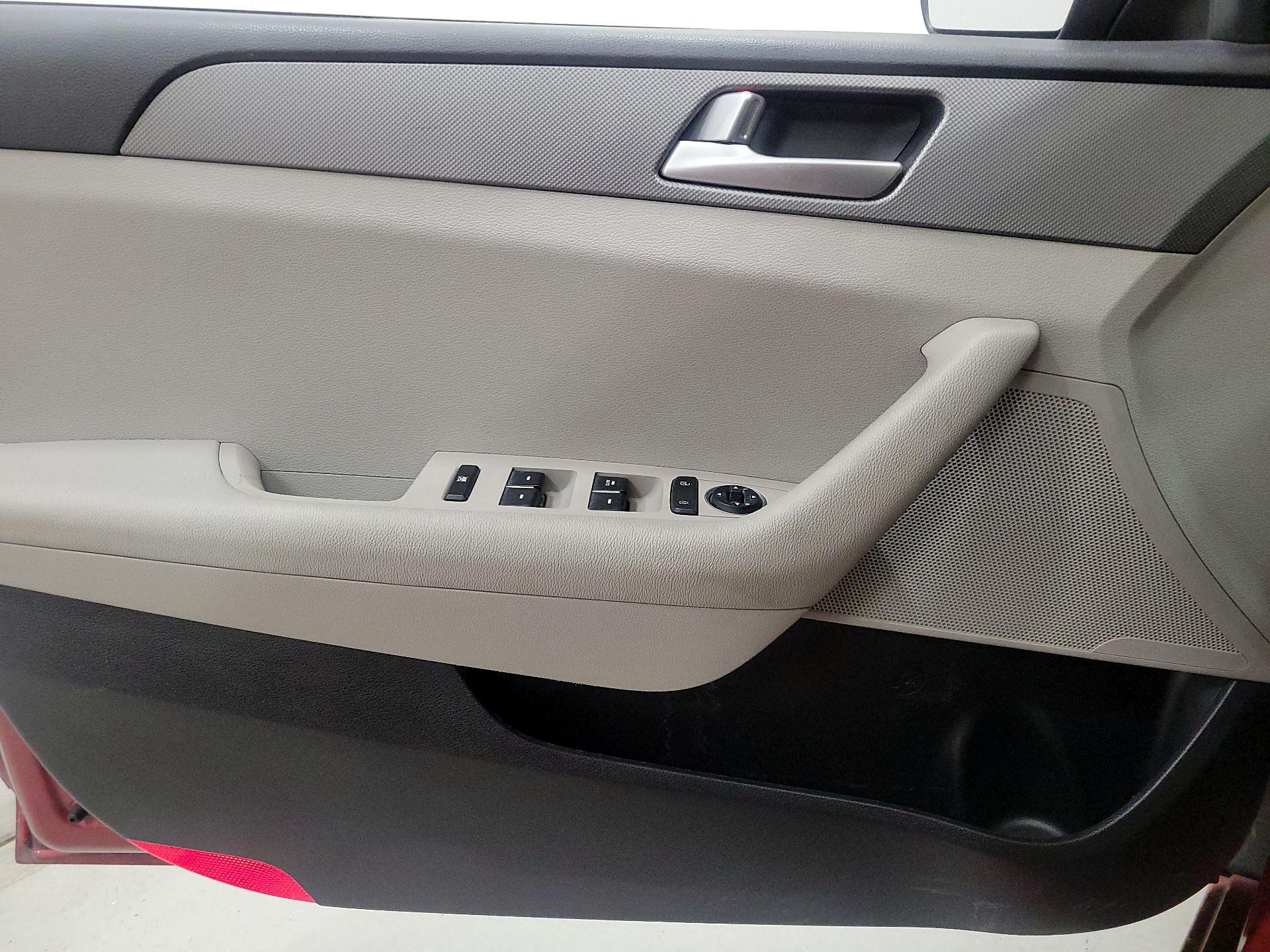 Thumbnail: 2016 Hyundai Sonata - 12