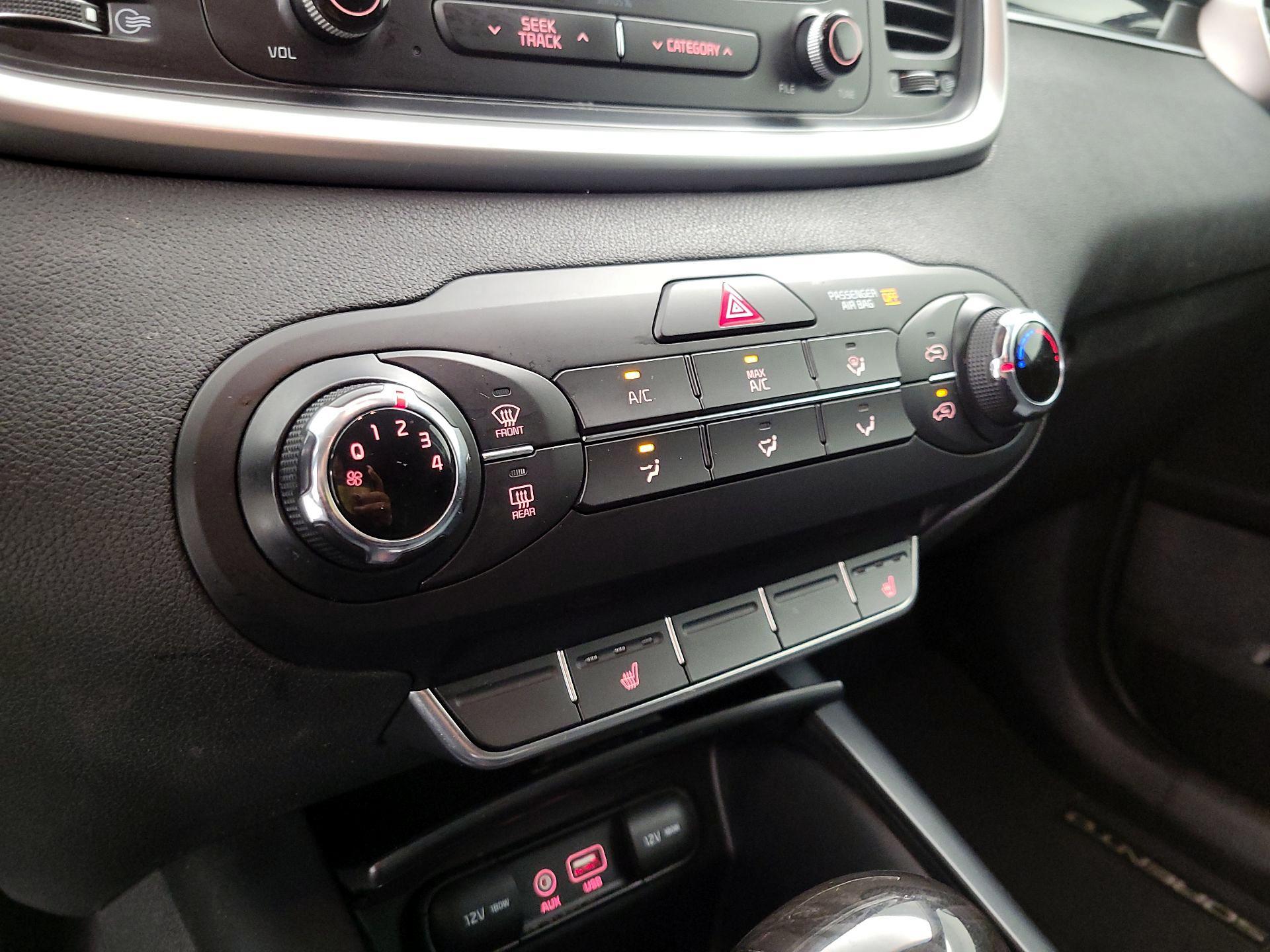 Thumbnail: 2016 Kia Sorento - 16