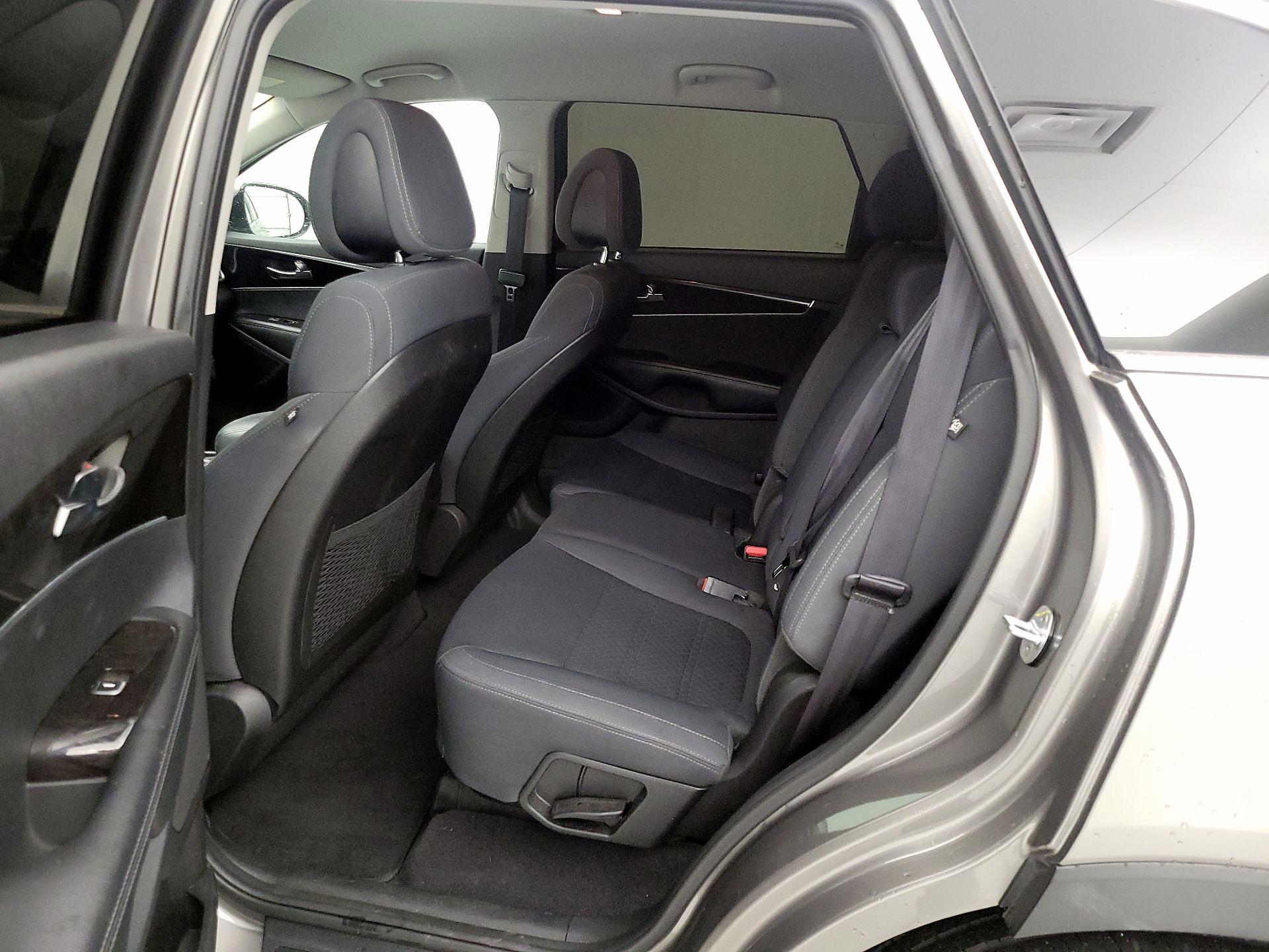 Thumbnail: 2016 Kia Sorento - 19