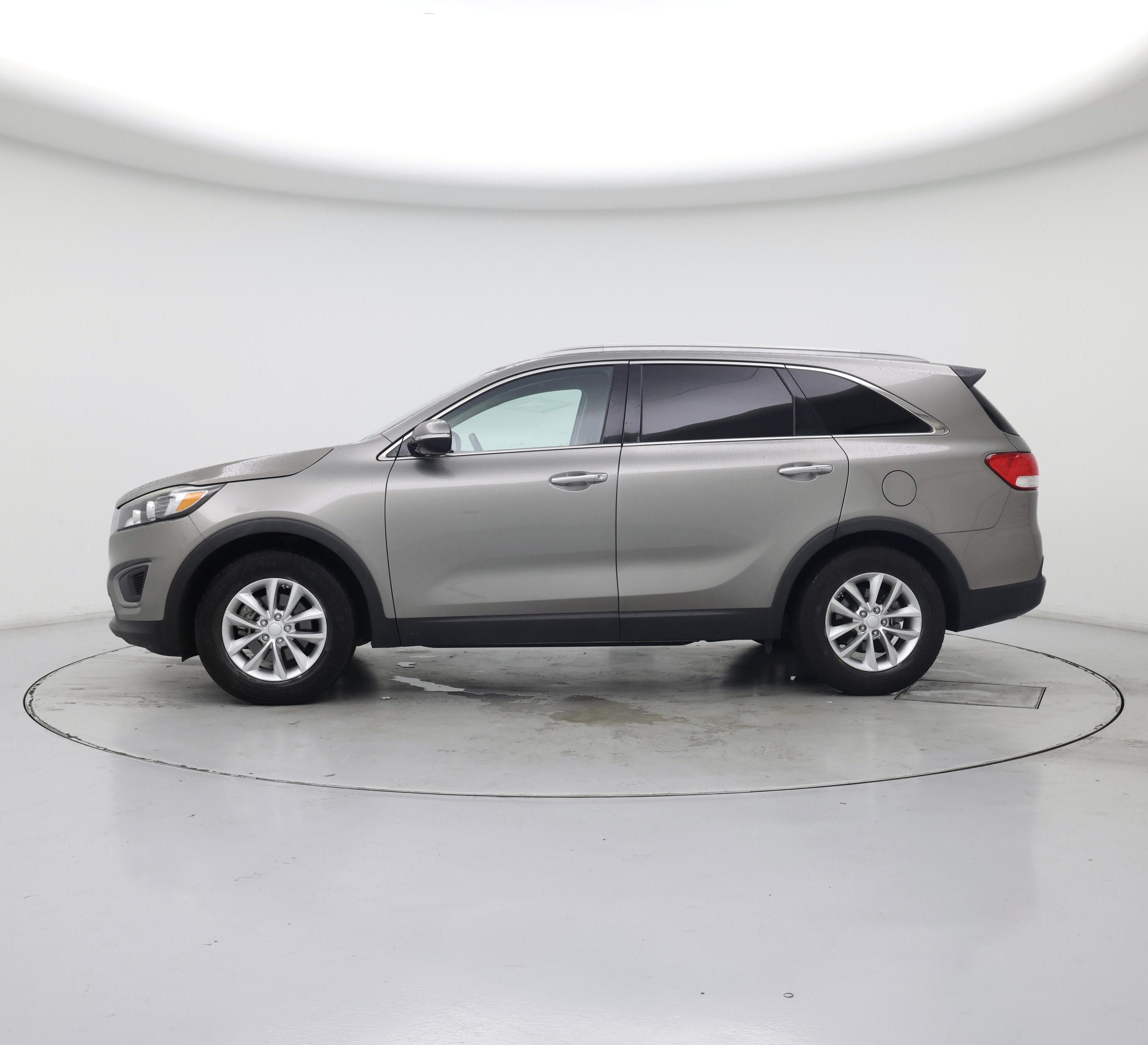 Thumbnail: 2016 Kia Sorento - 3