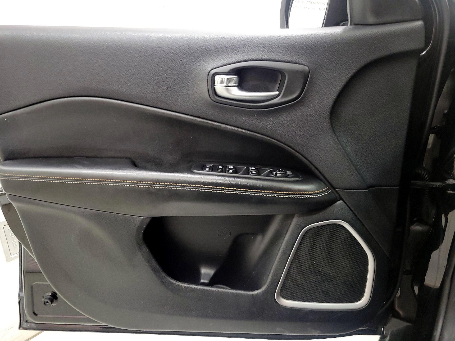 Thumbnail: 2018 Jeep Compass - 12