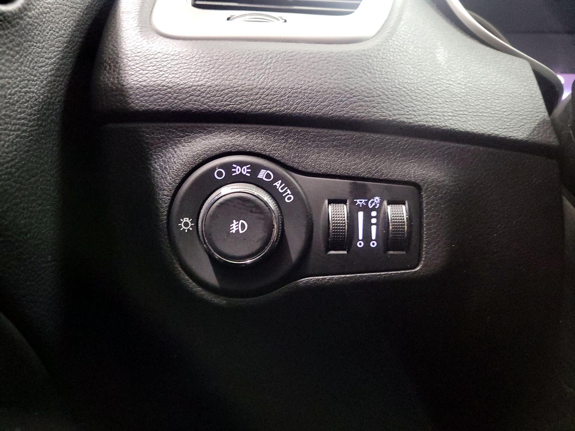 Thumbnail: 2018 Jeep Compass - 13