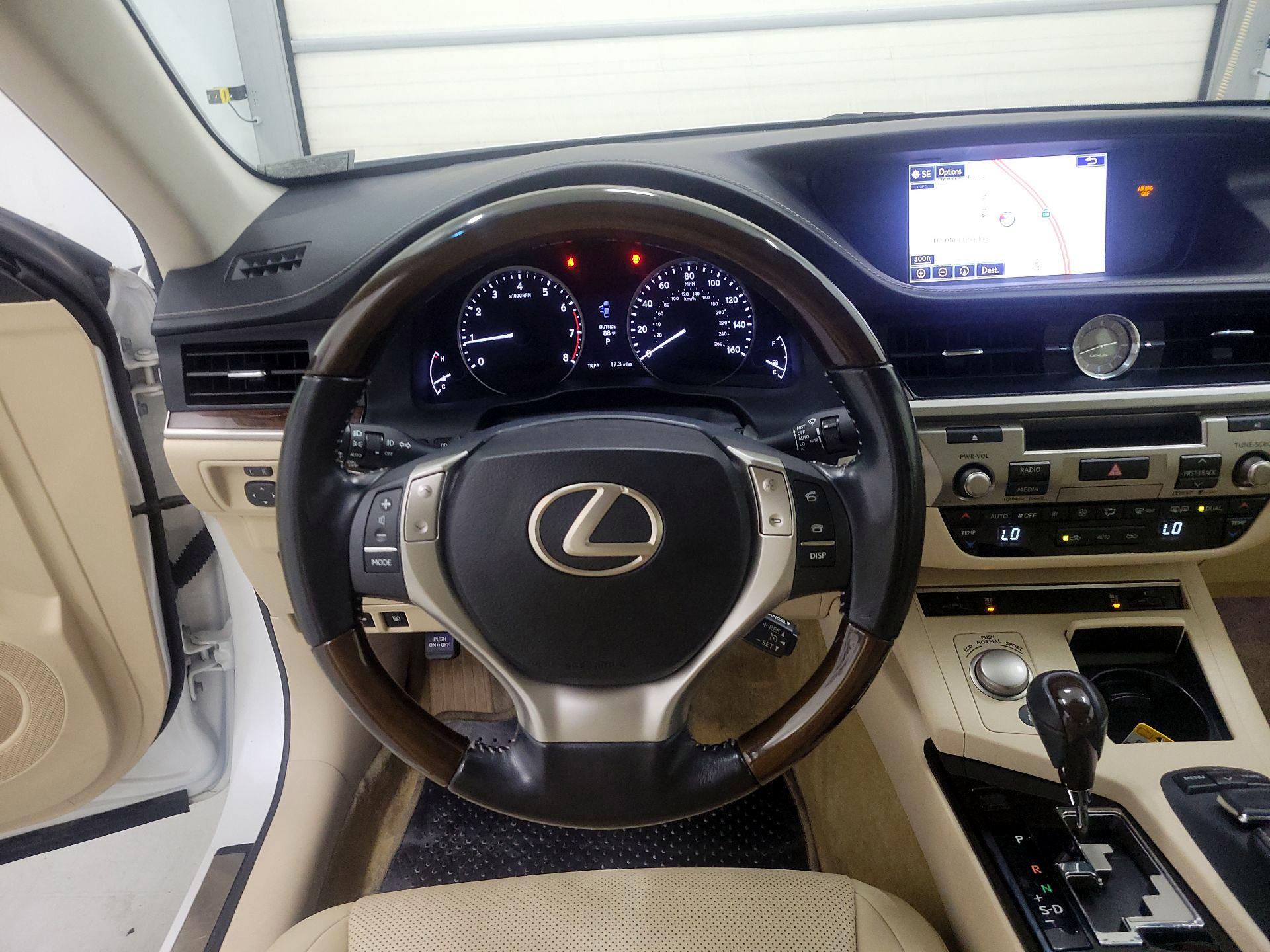 Thumbnail: 2015 Lexus ES - 10