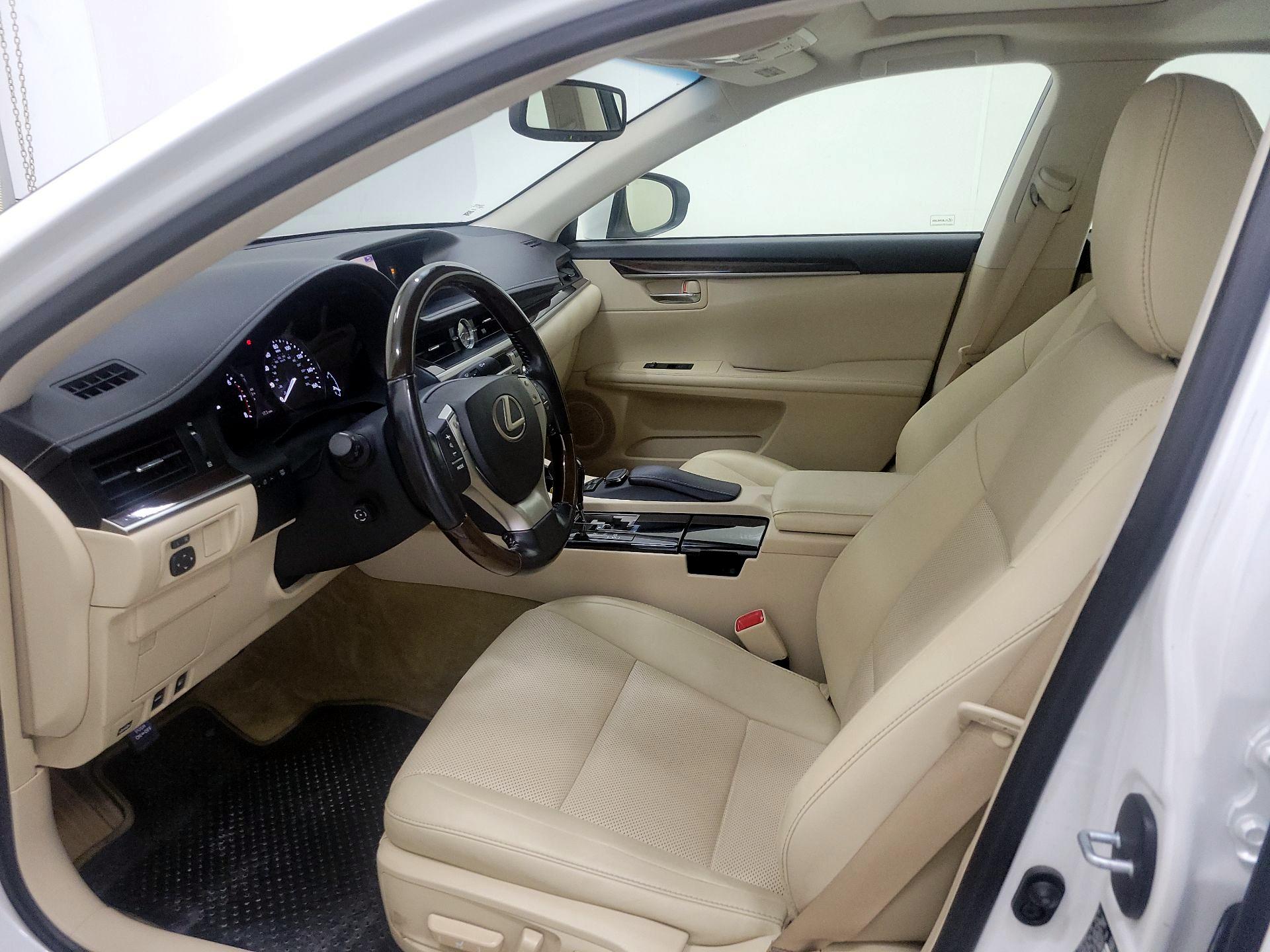 Thumbnail: 2015 Lexus ES - 11