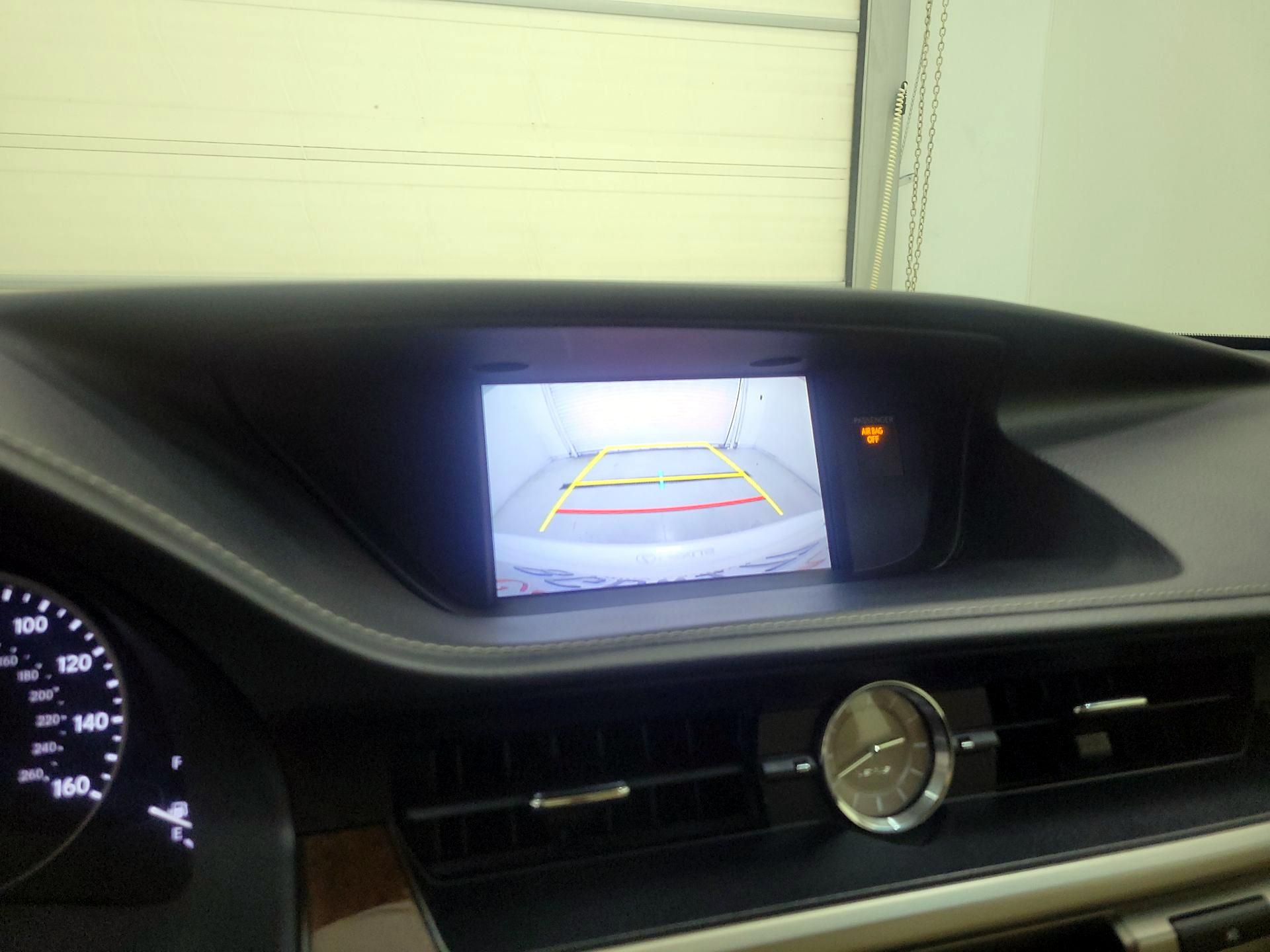 Thumbnail: 2015 Lexus ES - 14