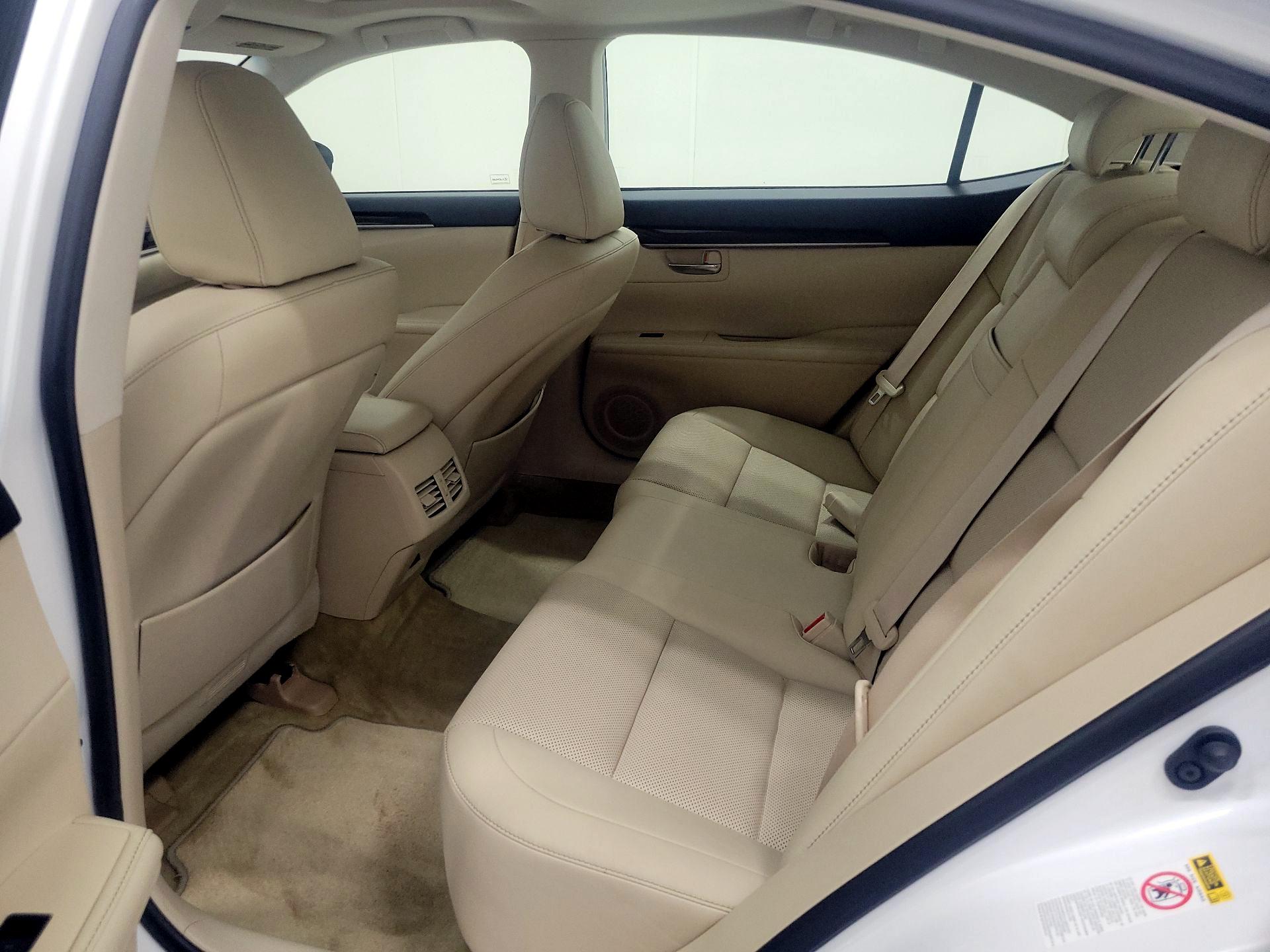 Thumbnail: 2015 Lexus ES - 18
