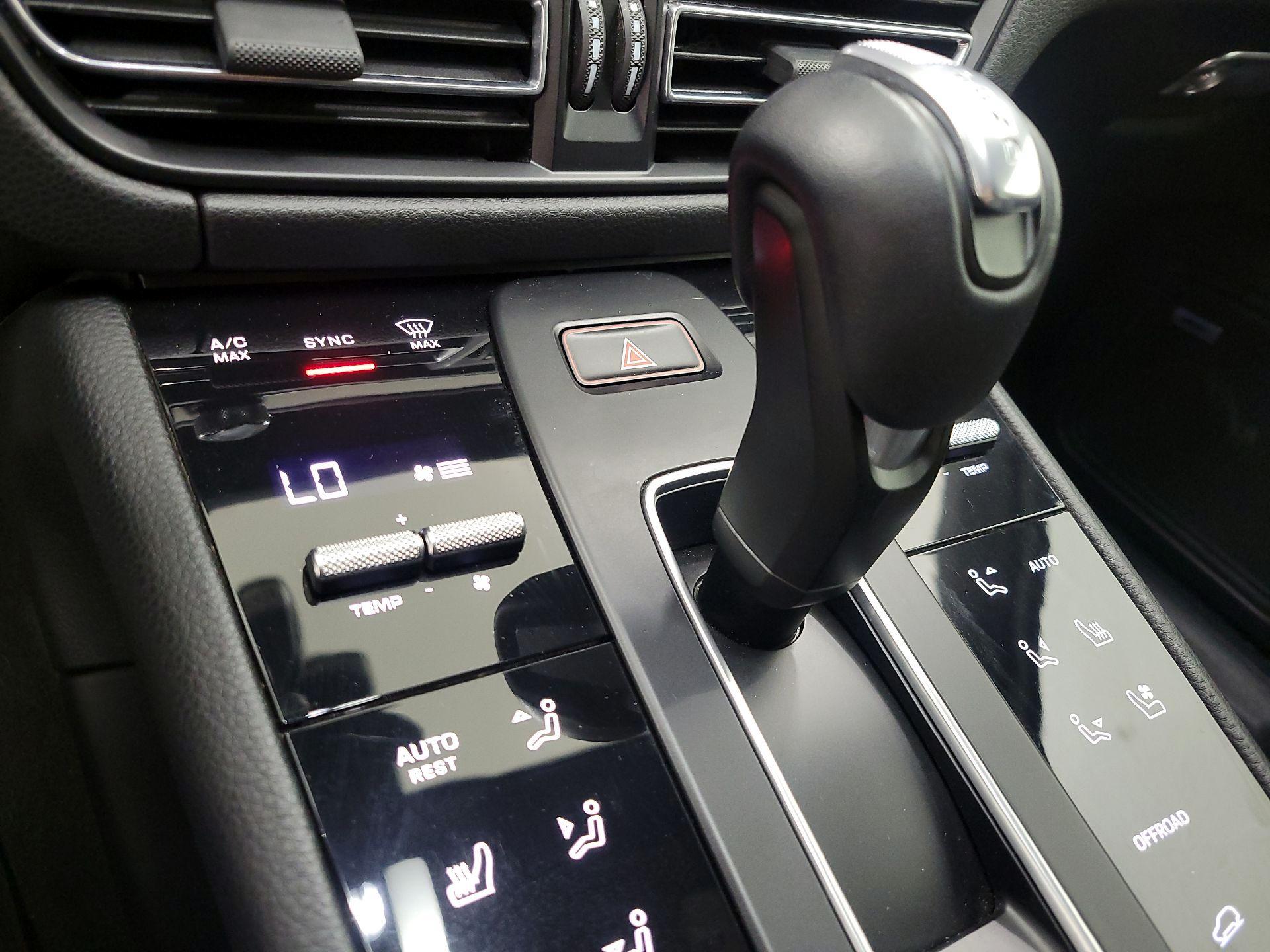 Thumbnail: 2022 Porsche Macan - 17