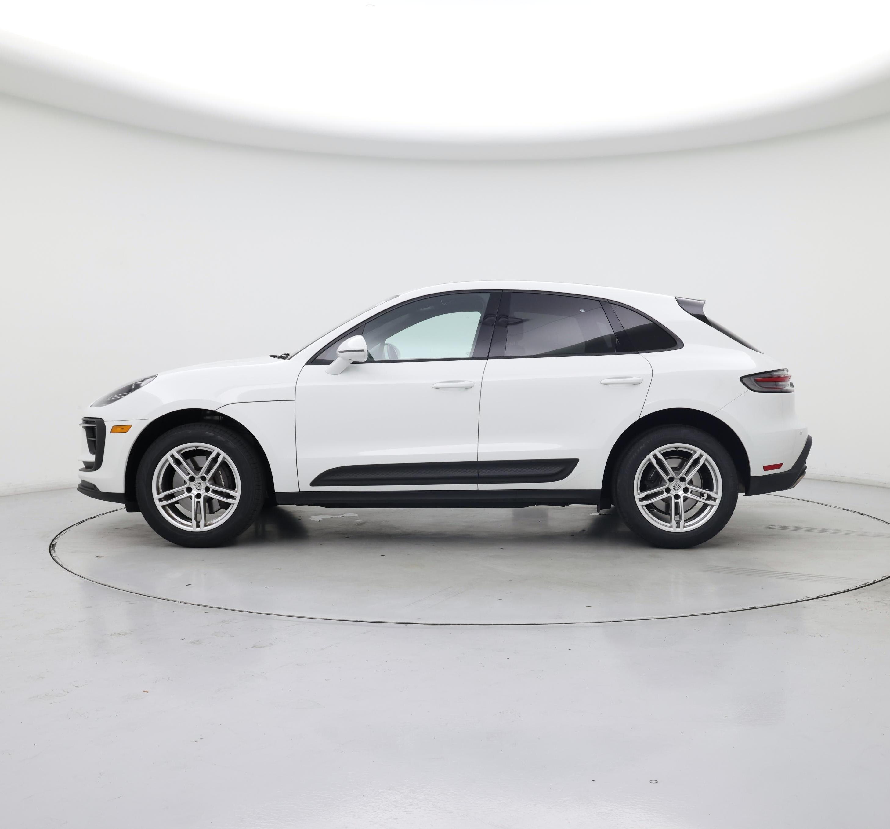 Thumbnail: 2022 Porsche Macan - 3