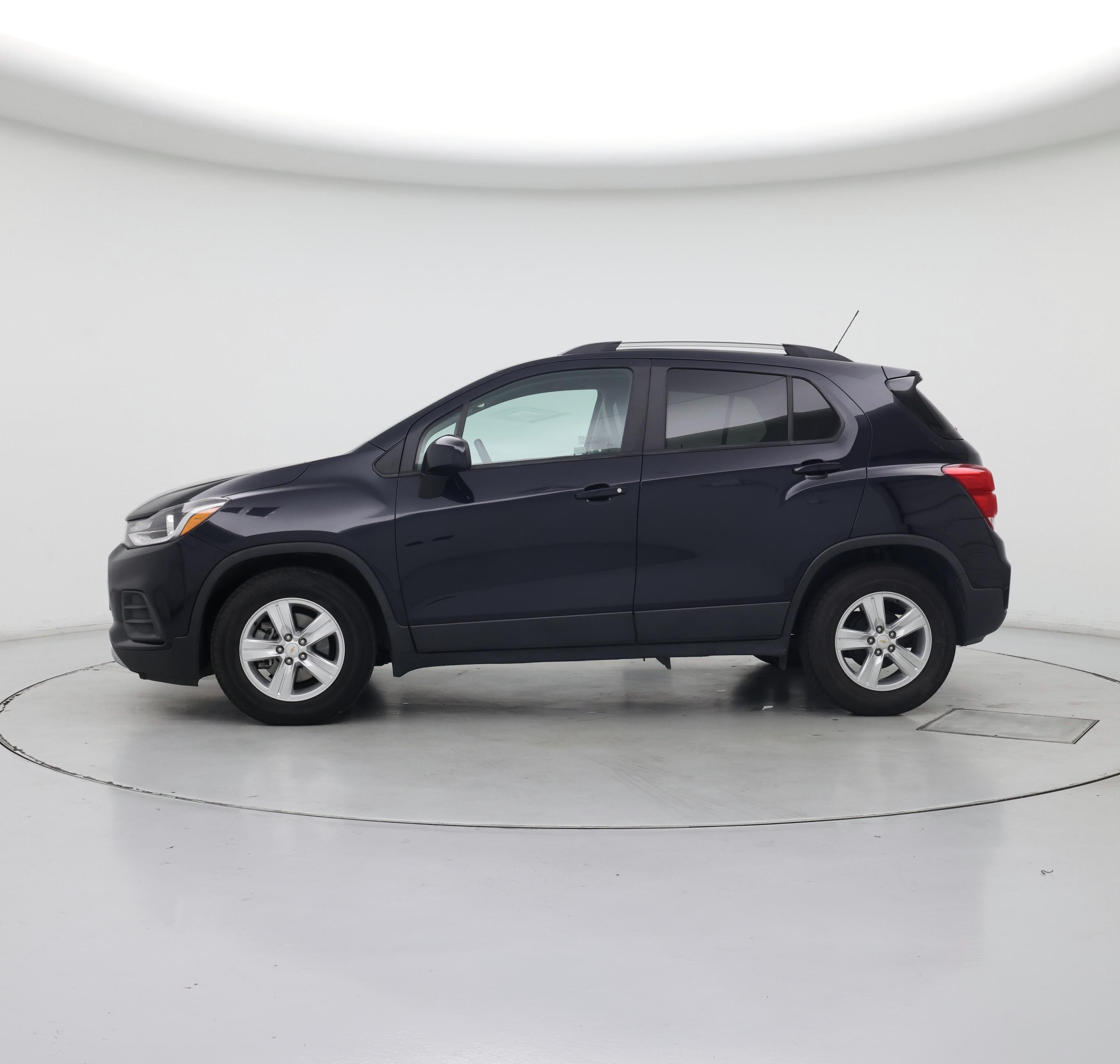 Thumbnail: 2021 Chevrolet Trax - 3