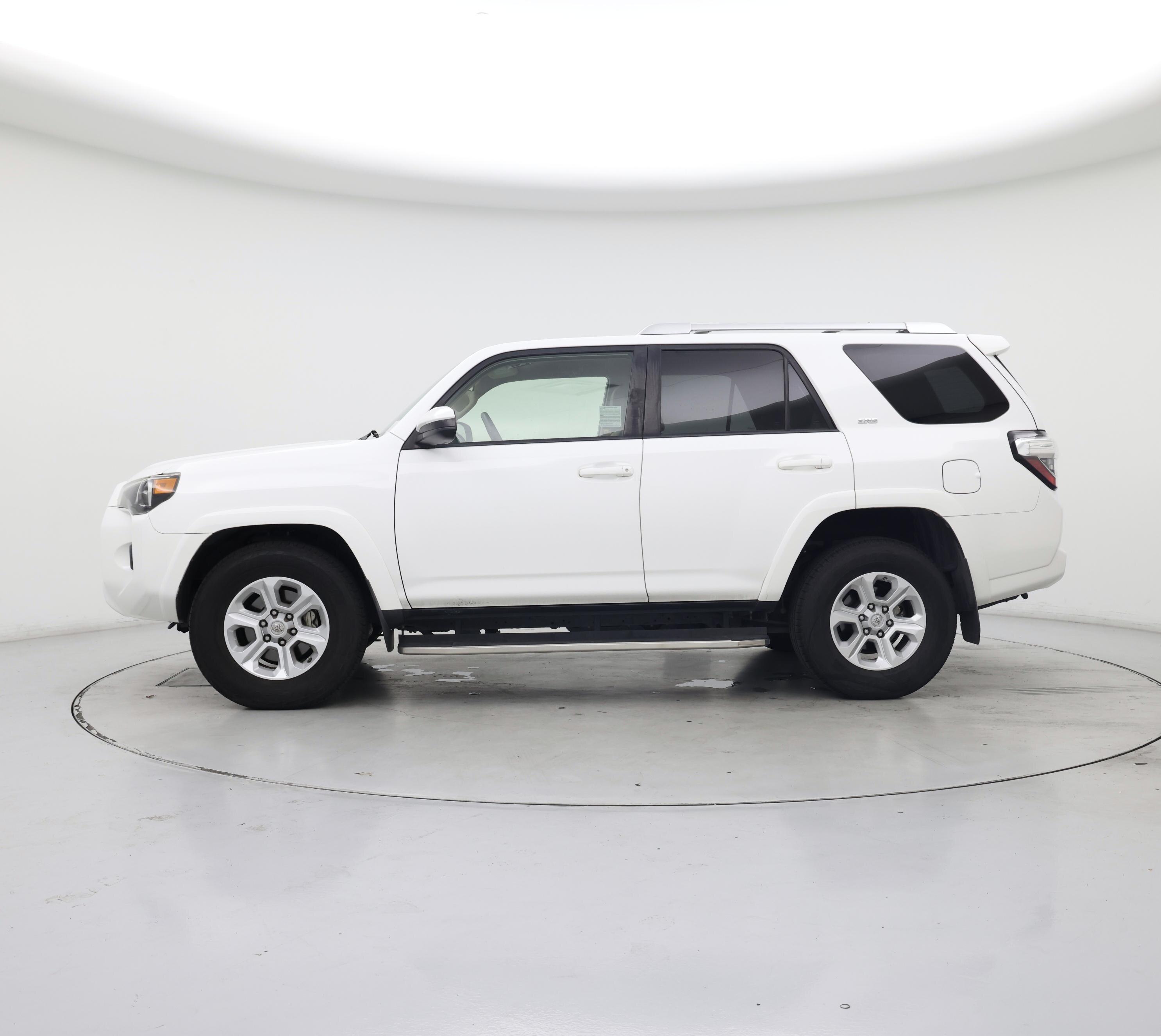 Thumbnail: 2014 Toyota 4Runner - 3