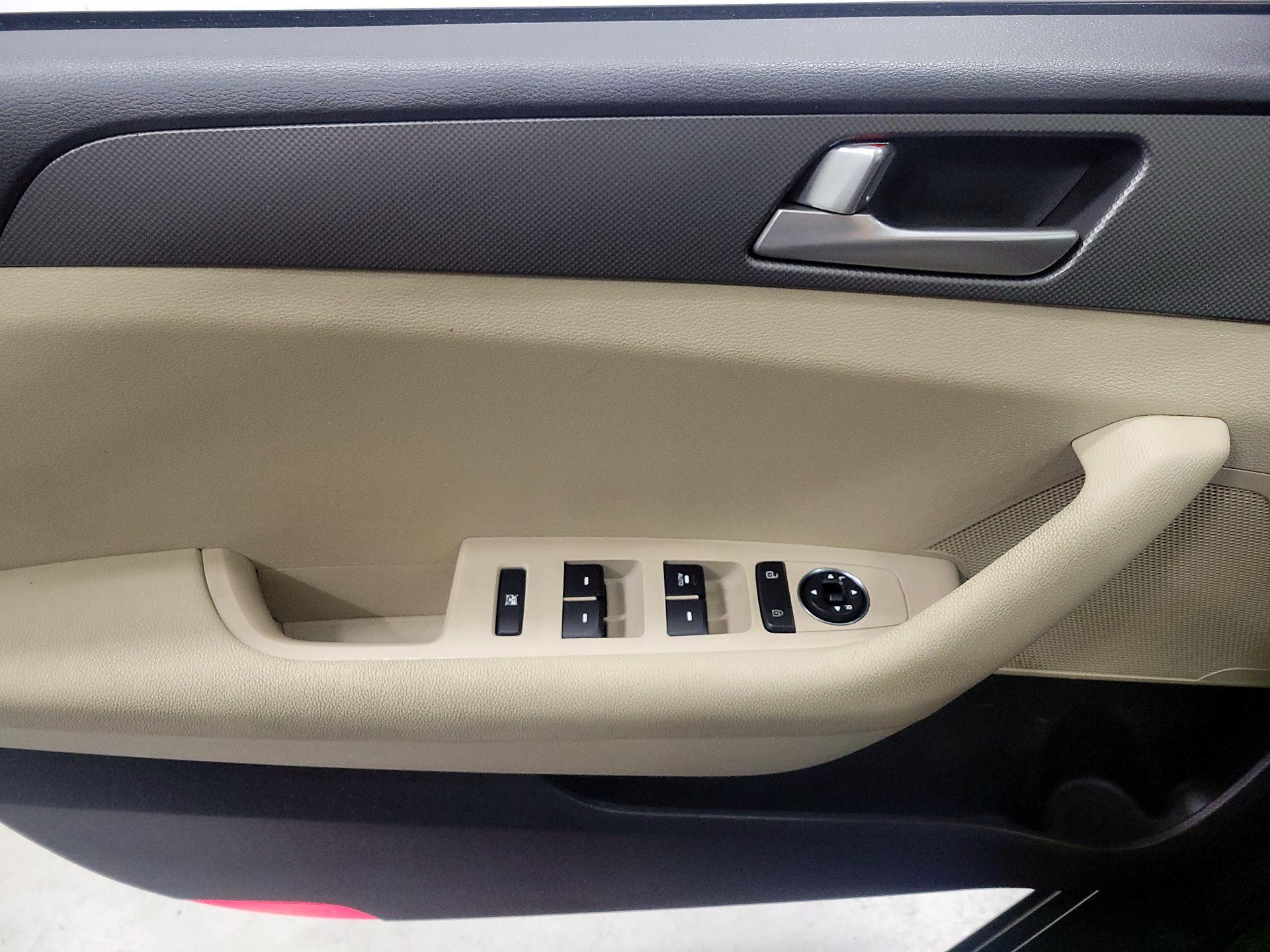 Thumbnail: 2015 Hyundai Sonata - 12
