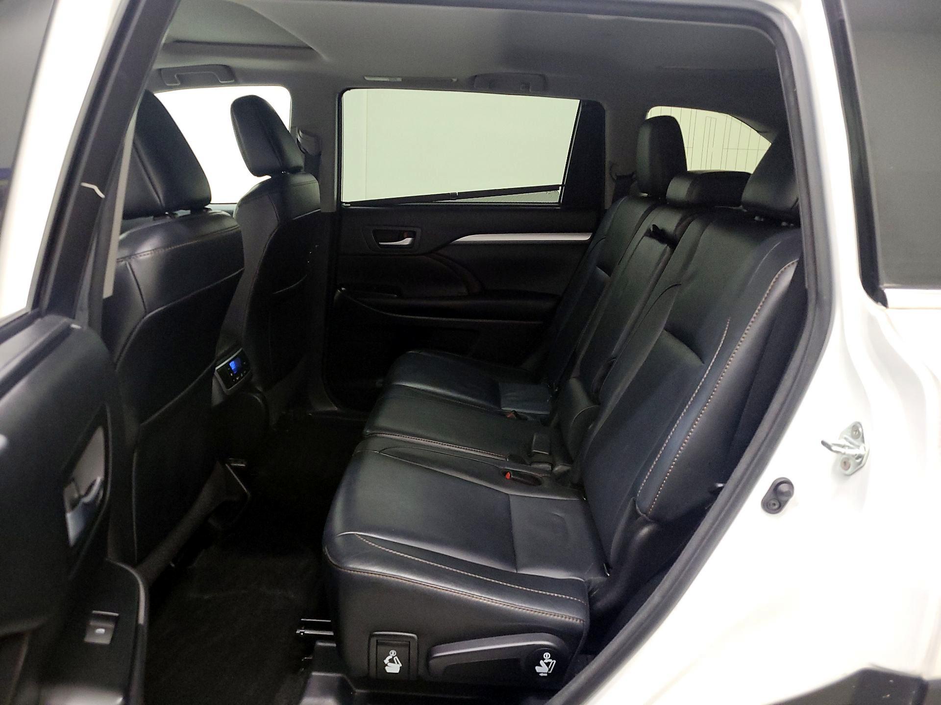 Thumbnail: 2018 Toyota Highlander - 19