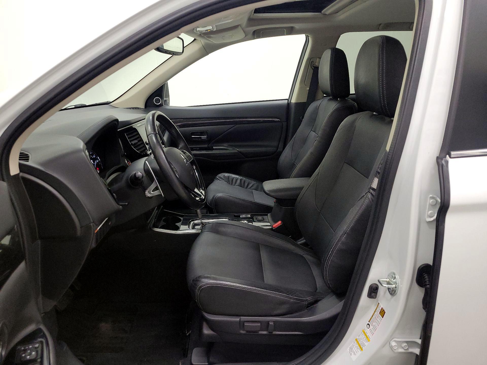 Thumbnail: 2018 Mitsubishi Outlander - 11