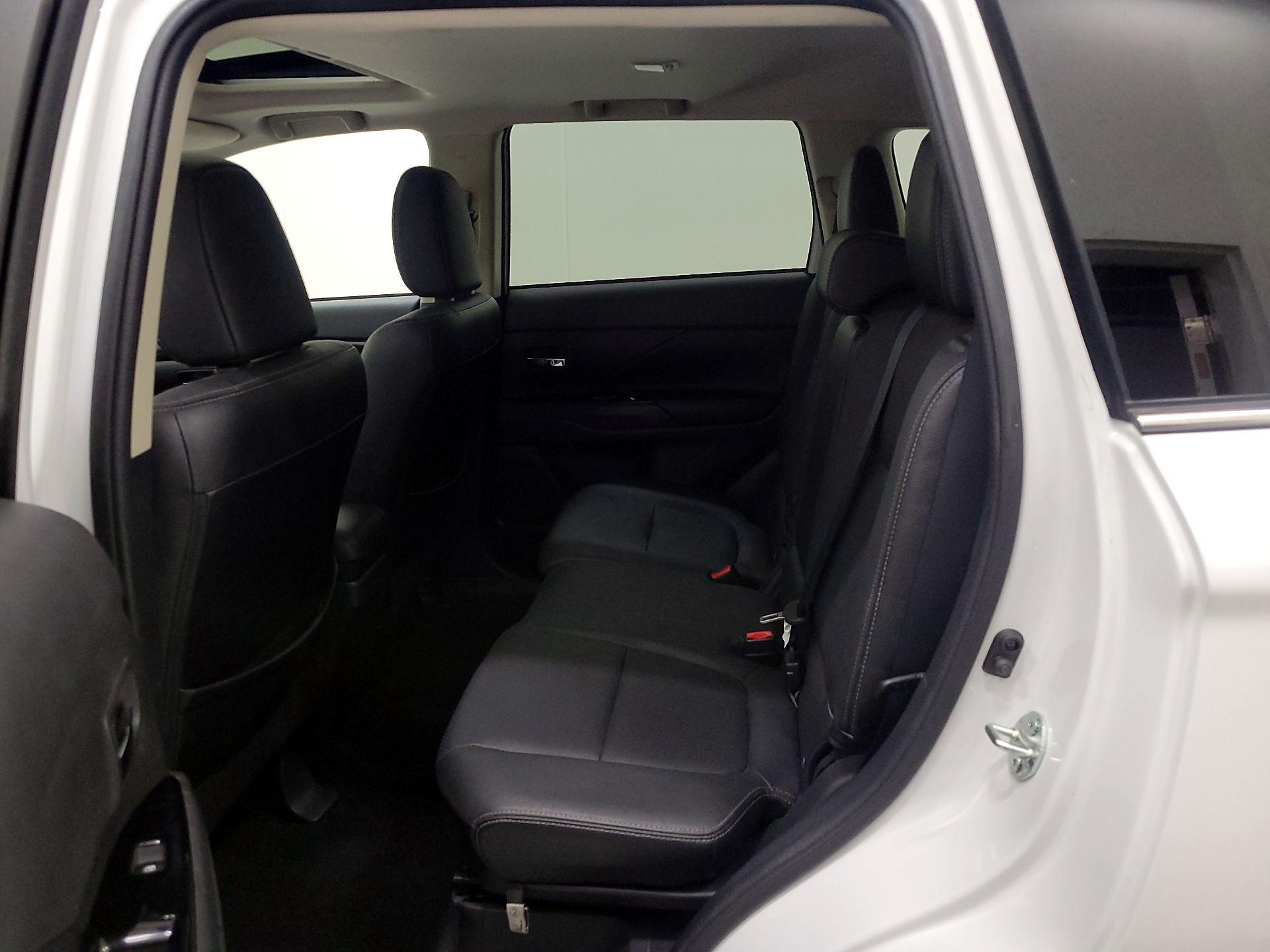 Thumbnail: 2018 Mitsubishi Outlander - 19