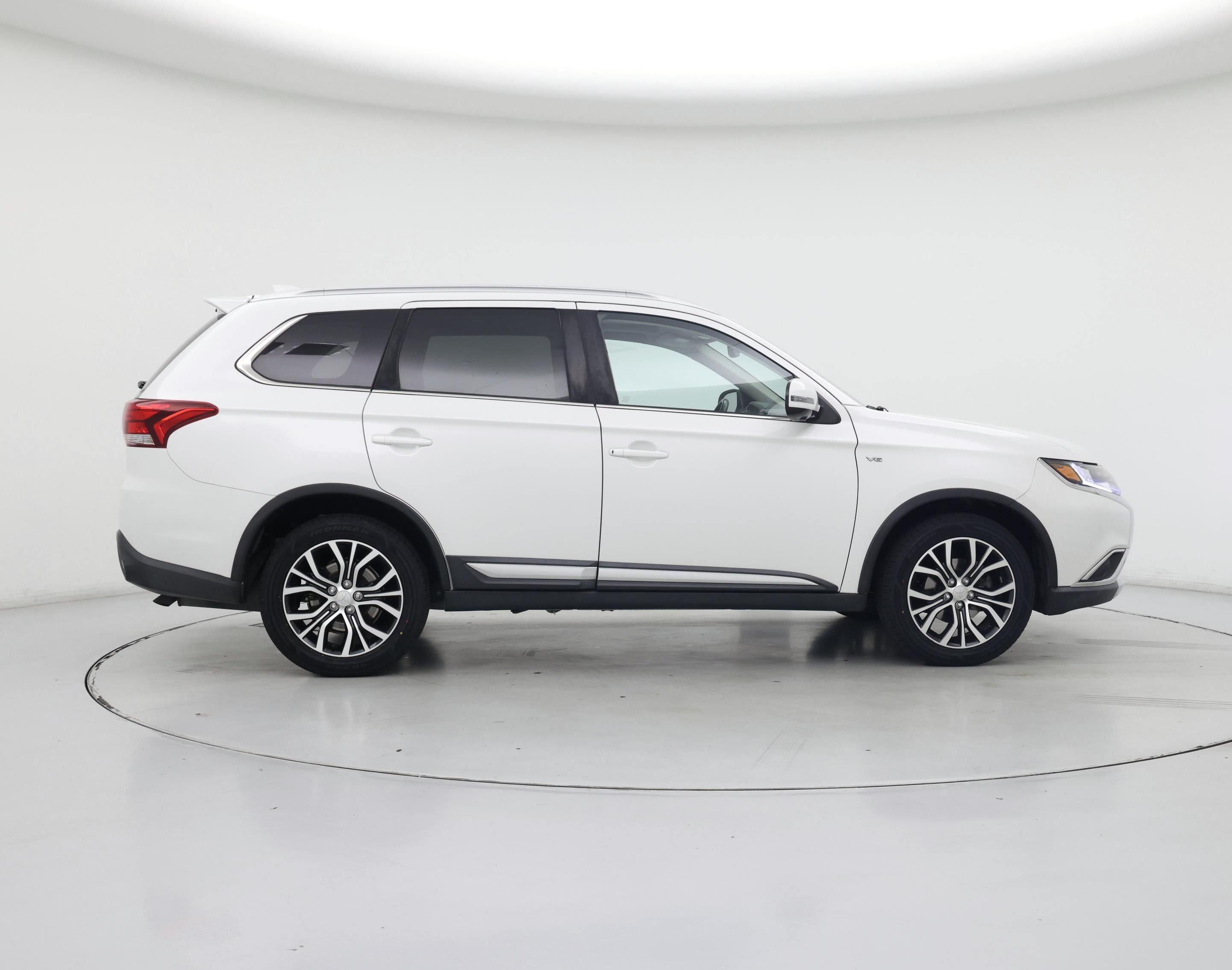 Thumbnail: 2018 Mitsubishi Outlander - 7