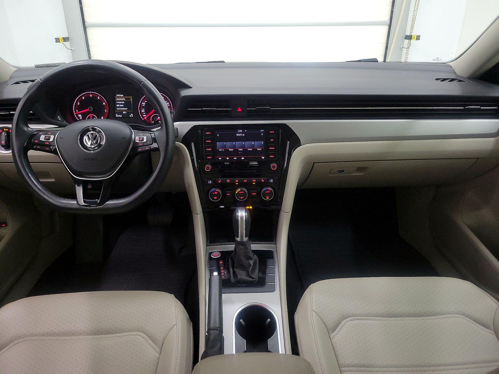Thumbnail: 2020 Volkswagen Passat - 9