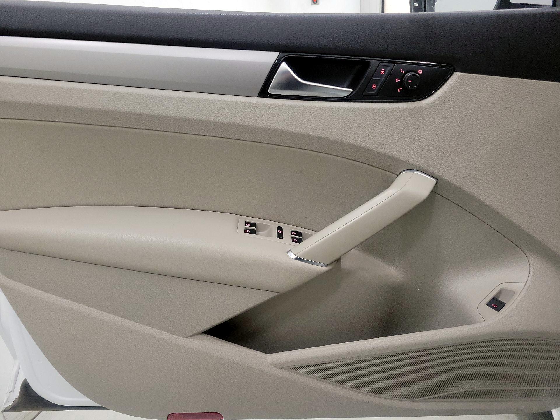 Thumbnail: 2020 Volkswagen Passat - 12