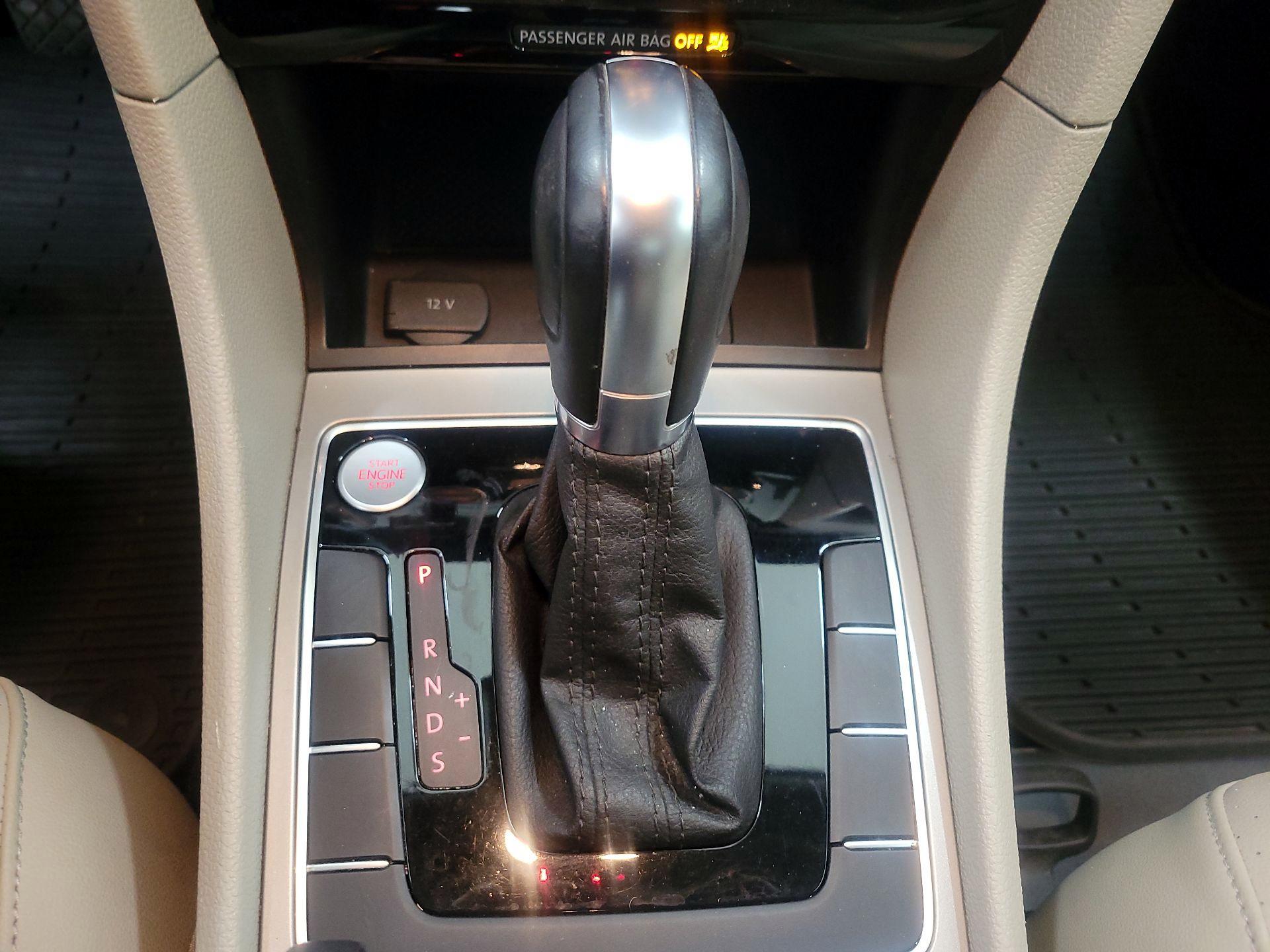 Thumbnail: 2020 Volkswagen Passat - 17
