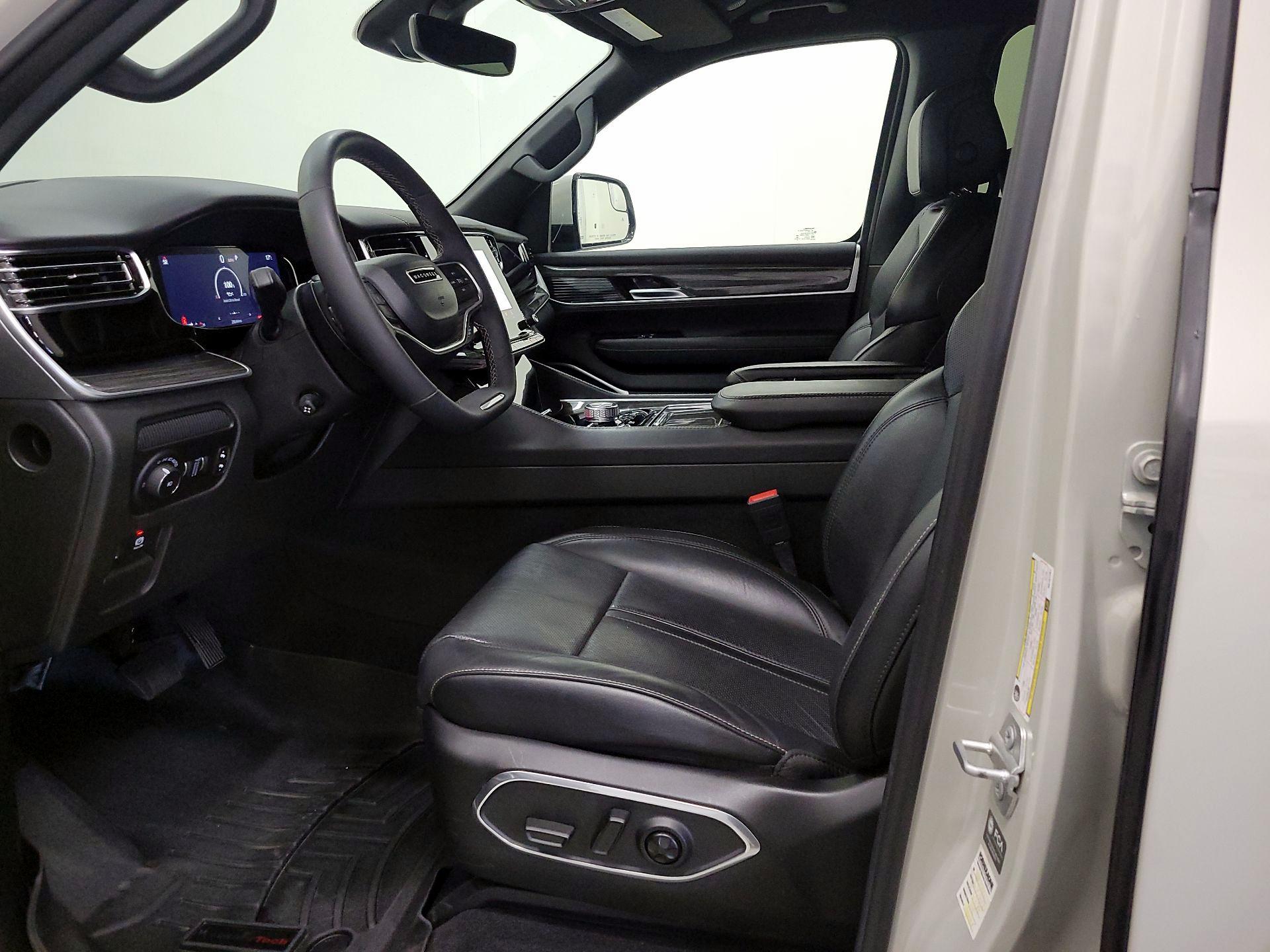 Thumbnail: 2022 Jeep Wagoneer - 11