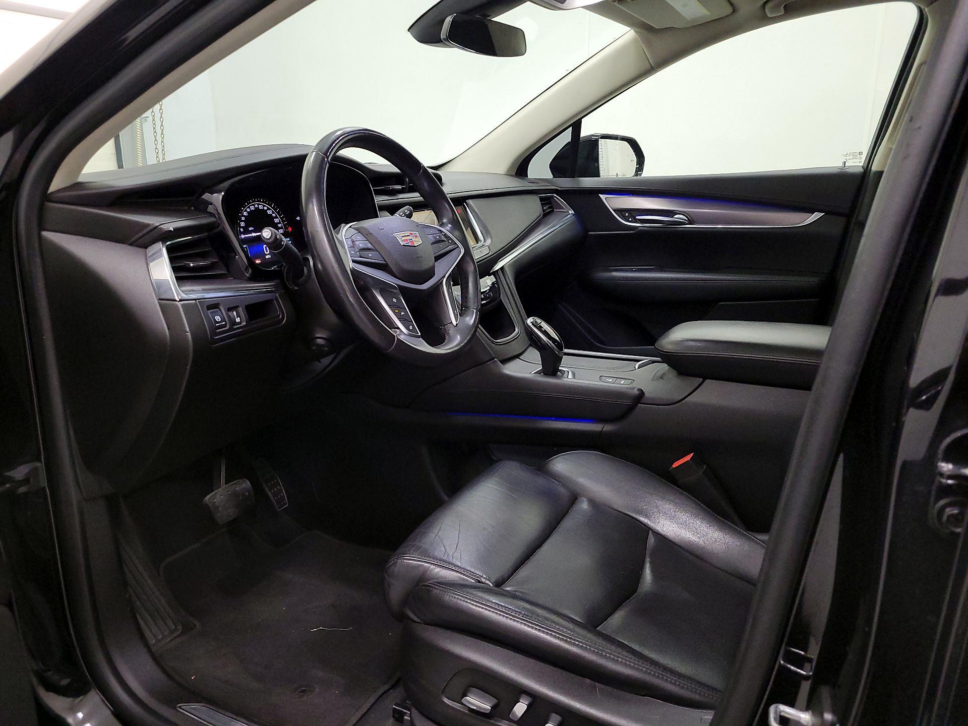 Thumbnail: 2017 Cadillac XT5 - 11