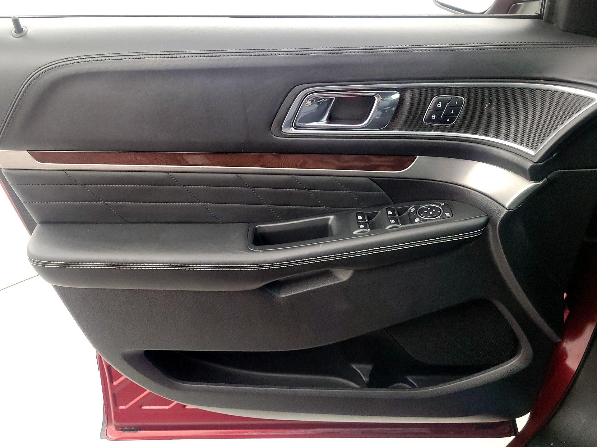 Thumbnail: 2016 Ford Explorer - 12