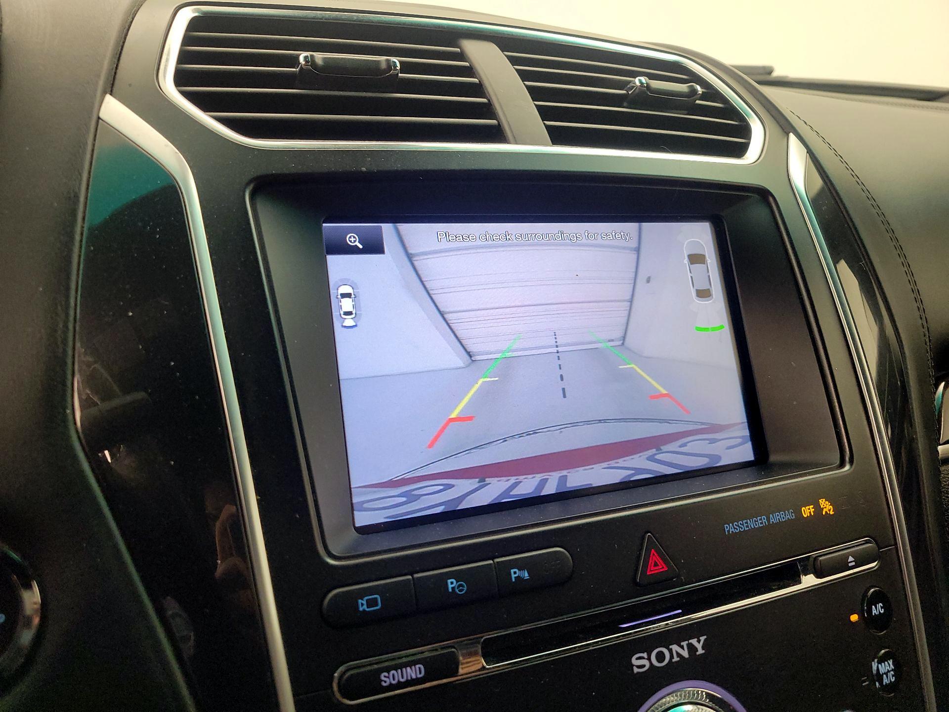 Thumbnail: 2016 Ford Explorer - 15