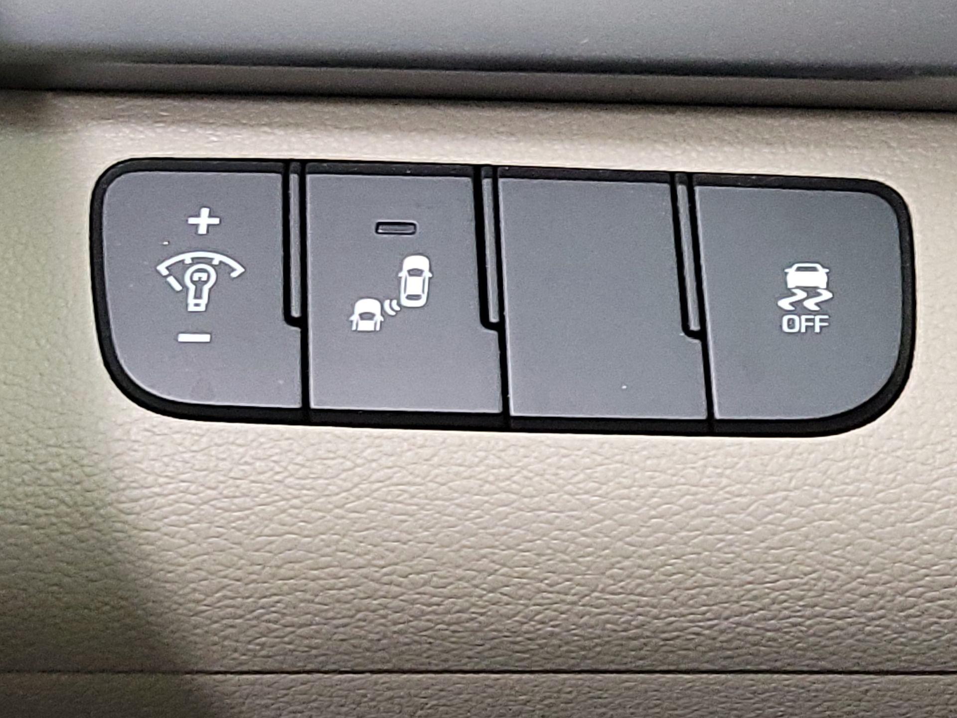 Thumbnail: 2018 Hyundai Elantra - 13