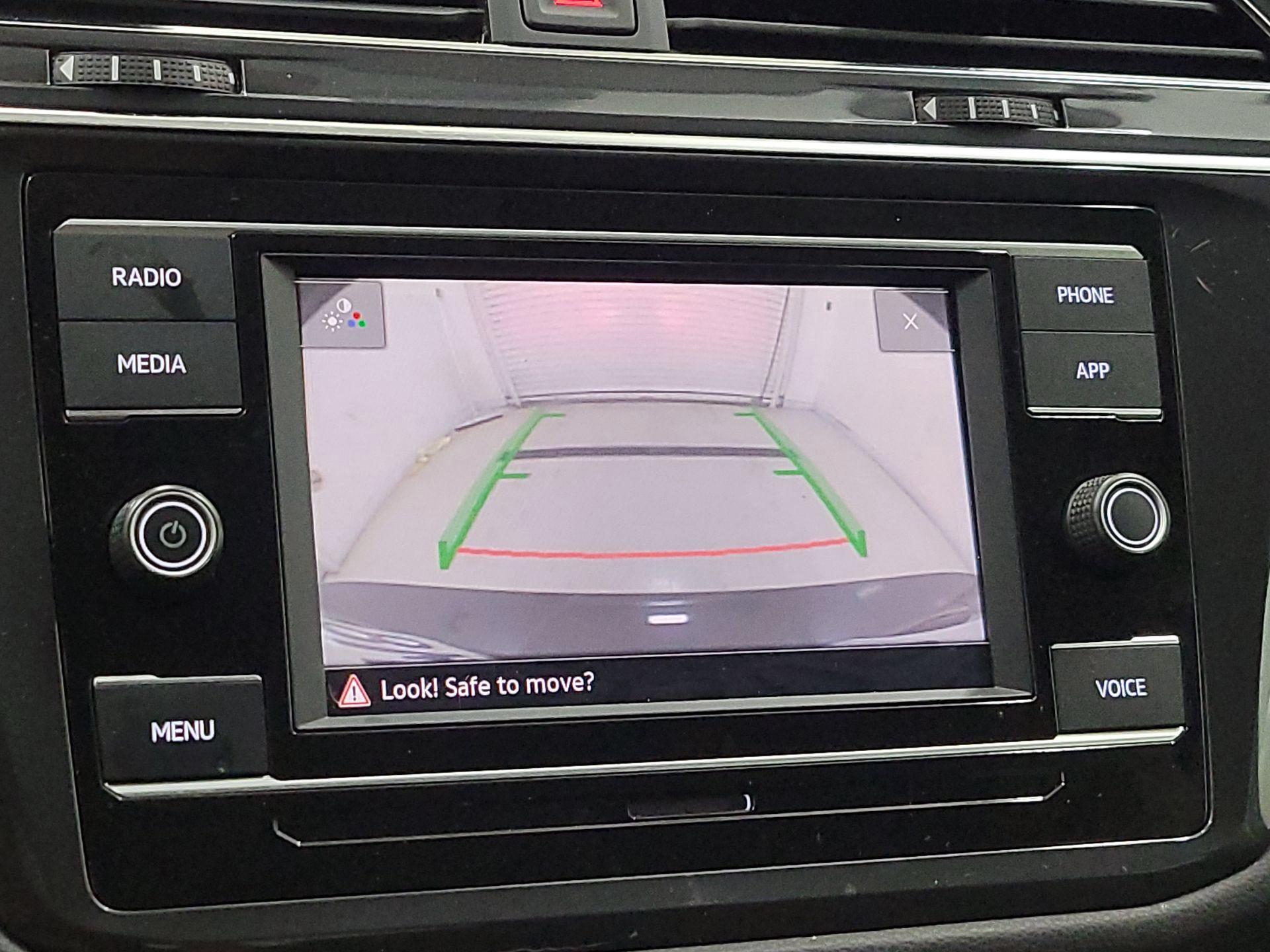 Thumbnail: 2021 Volkswagen Tiguan - 14