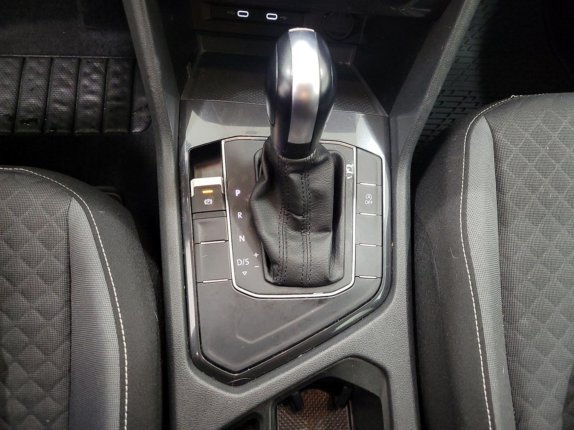 Thumbnail: 2021 Volkswagen Tiguan - 17