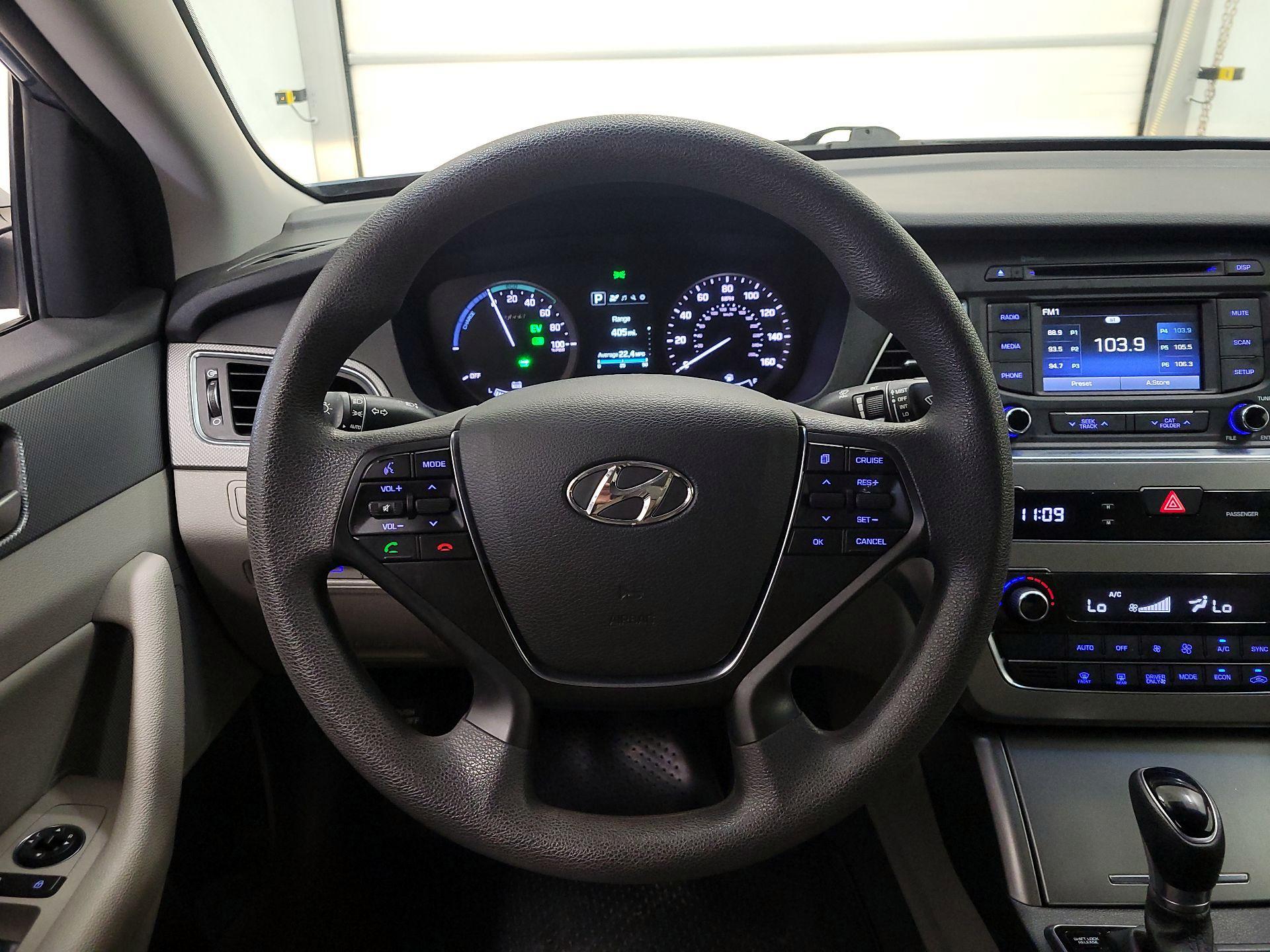 Thumbnail: 2016 Hyundai Sonata - 10