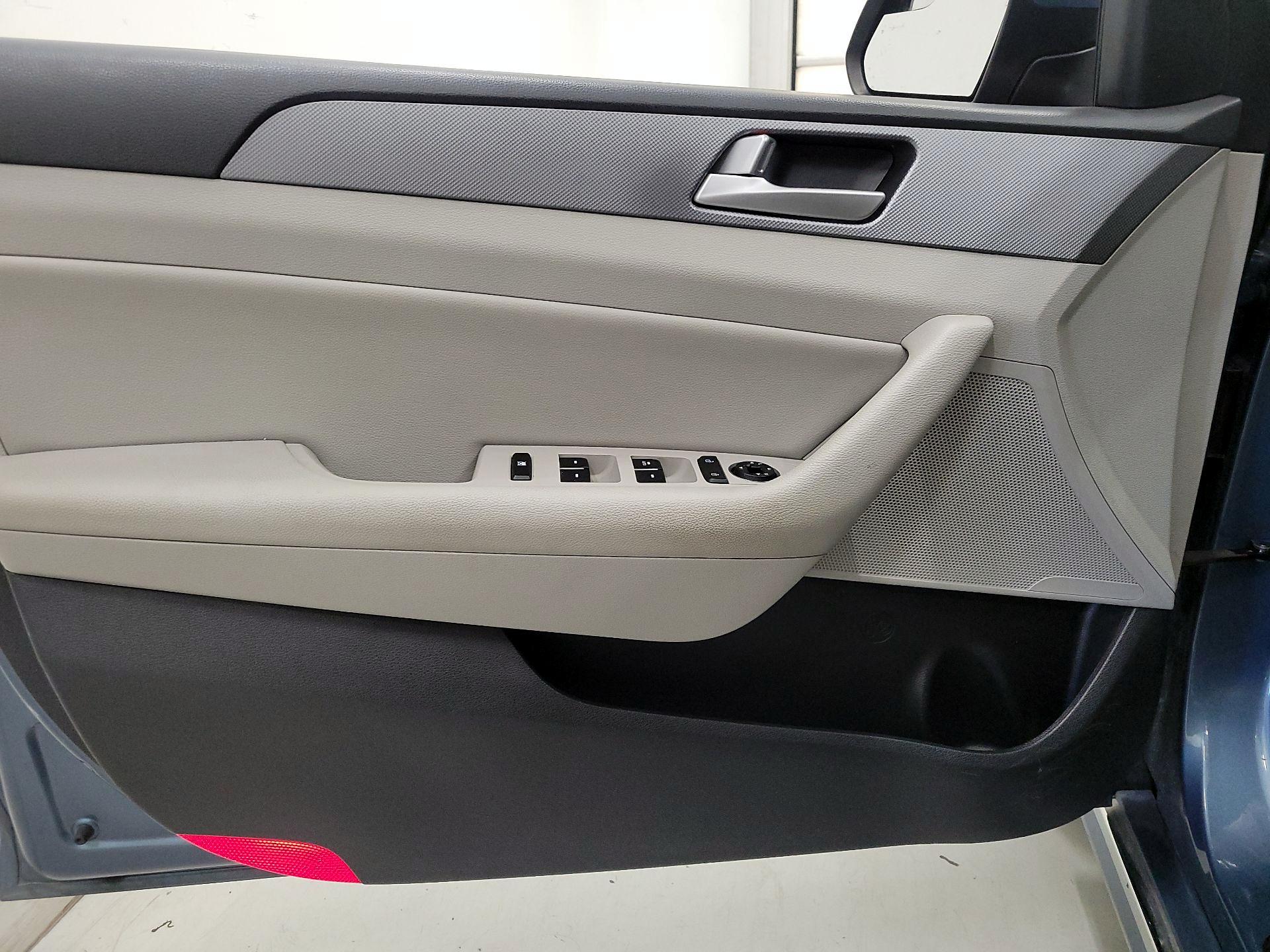 Thumbnail: 2016 Hyundai Sonata - 12