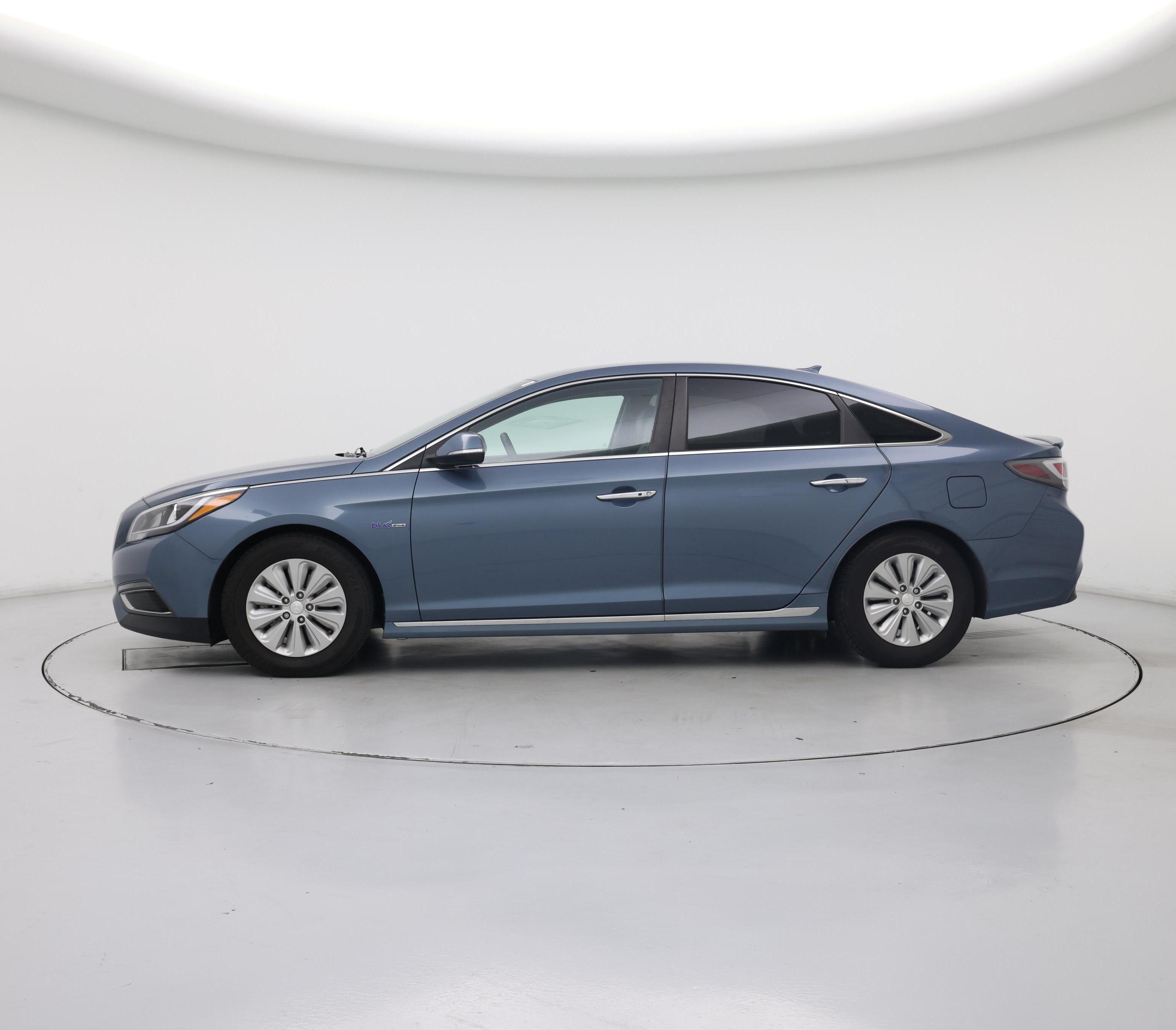 Thumbnail: 2016 Hyundai Sonata - 3