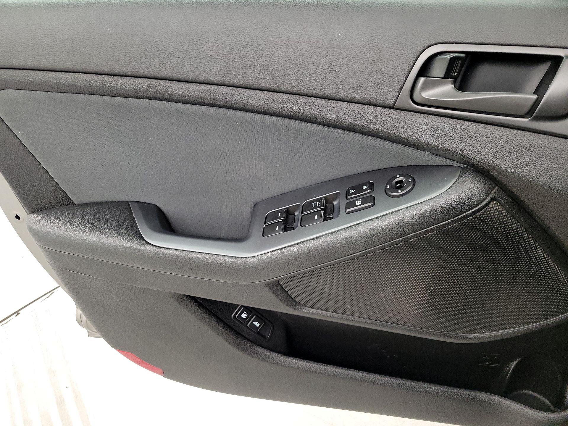 Thumbnail: 2015 Kia Optima - 12