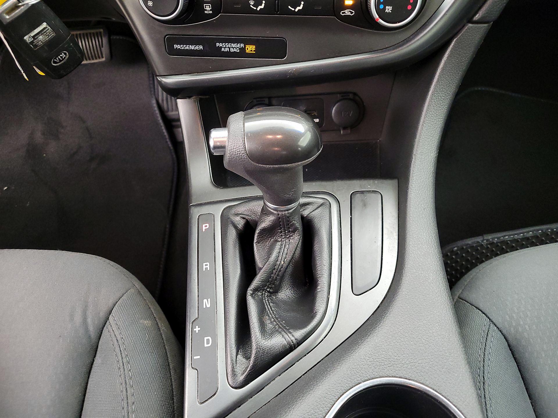 Thumbnail: 2015 Kia Optima - 16