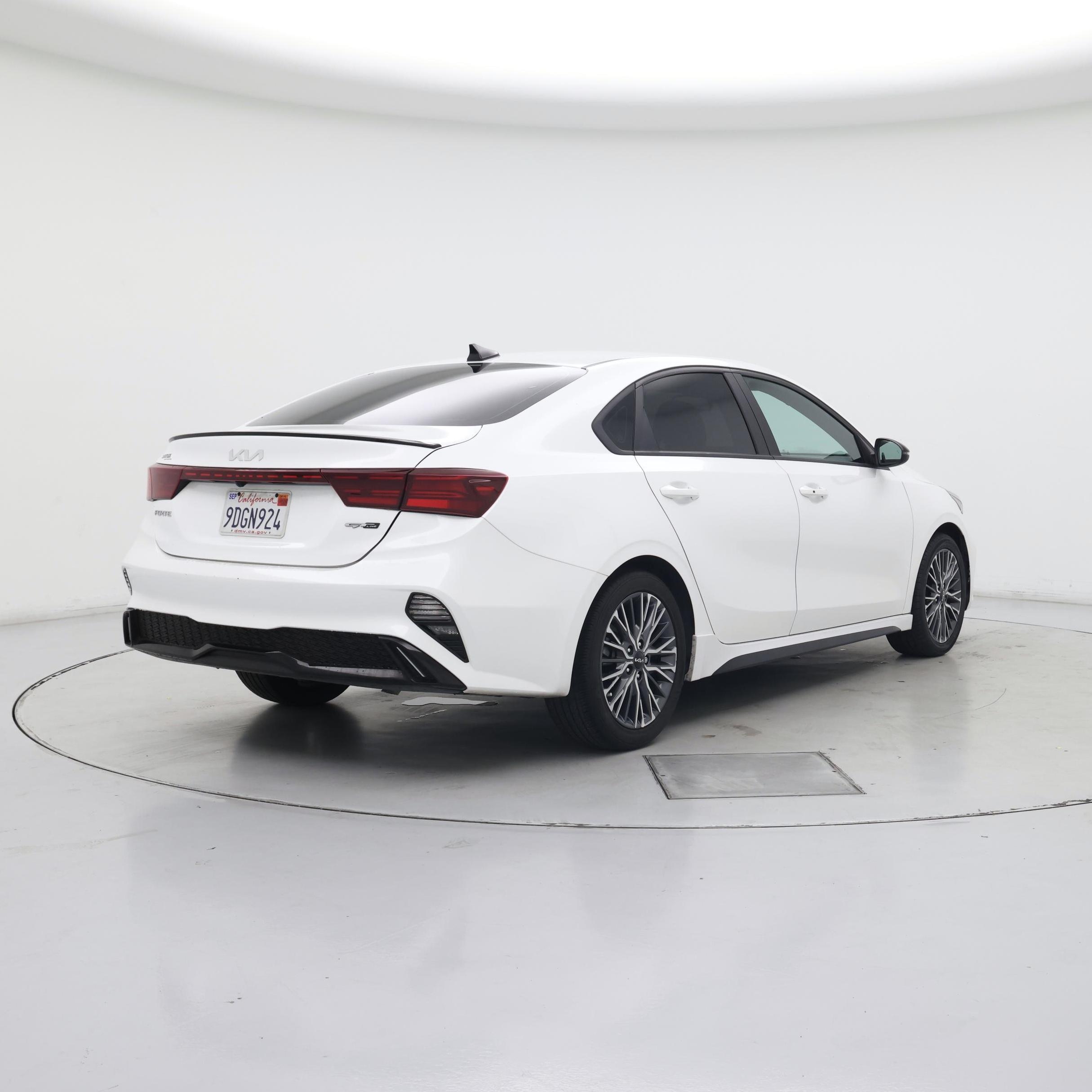 Thumbnail: 2023 Kia Forte - 8