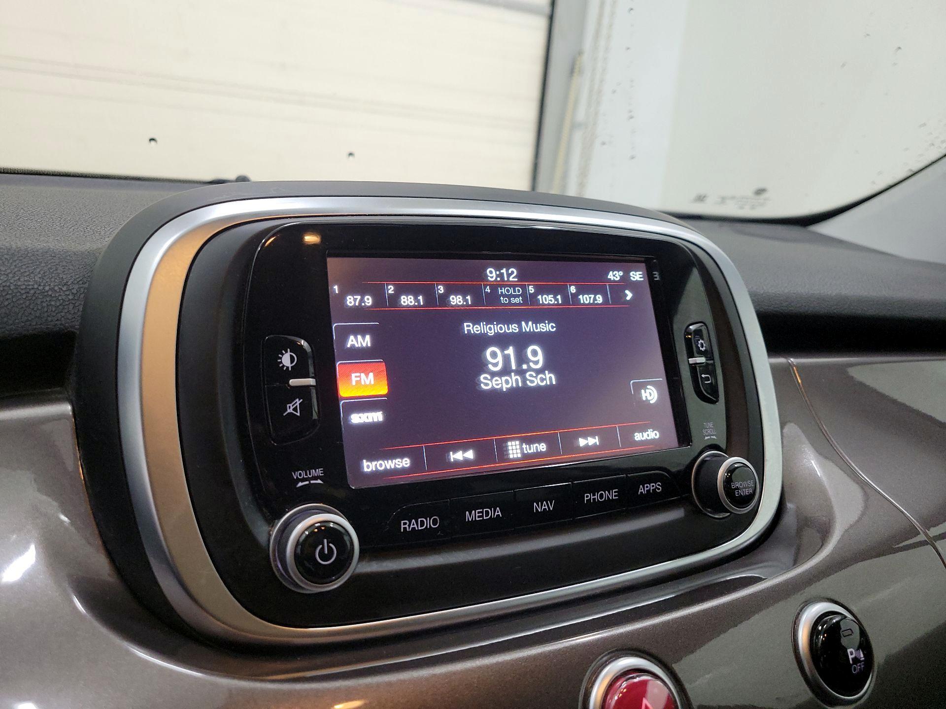 Thumbnail: 2016 Fiat 500X - 16