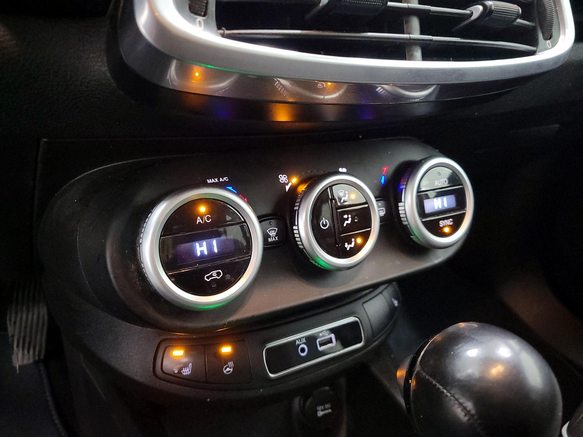 Thumbnail: 2016 Fiat 500X - 17