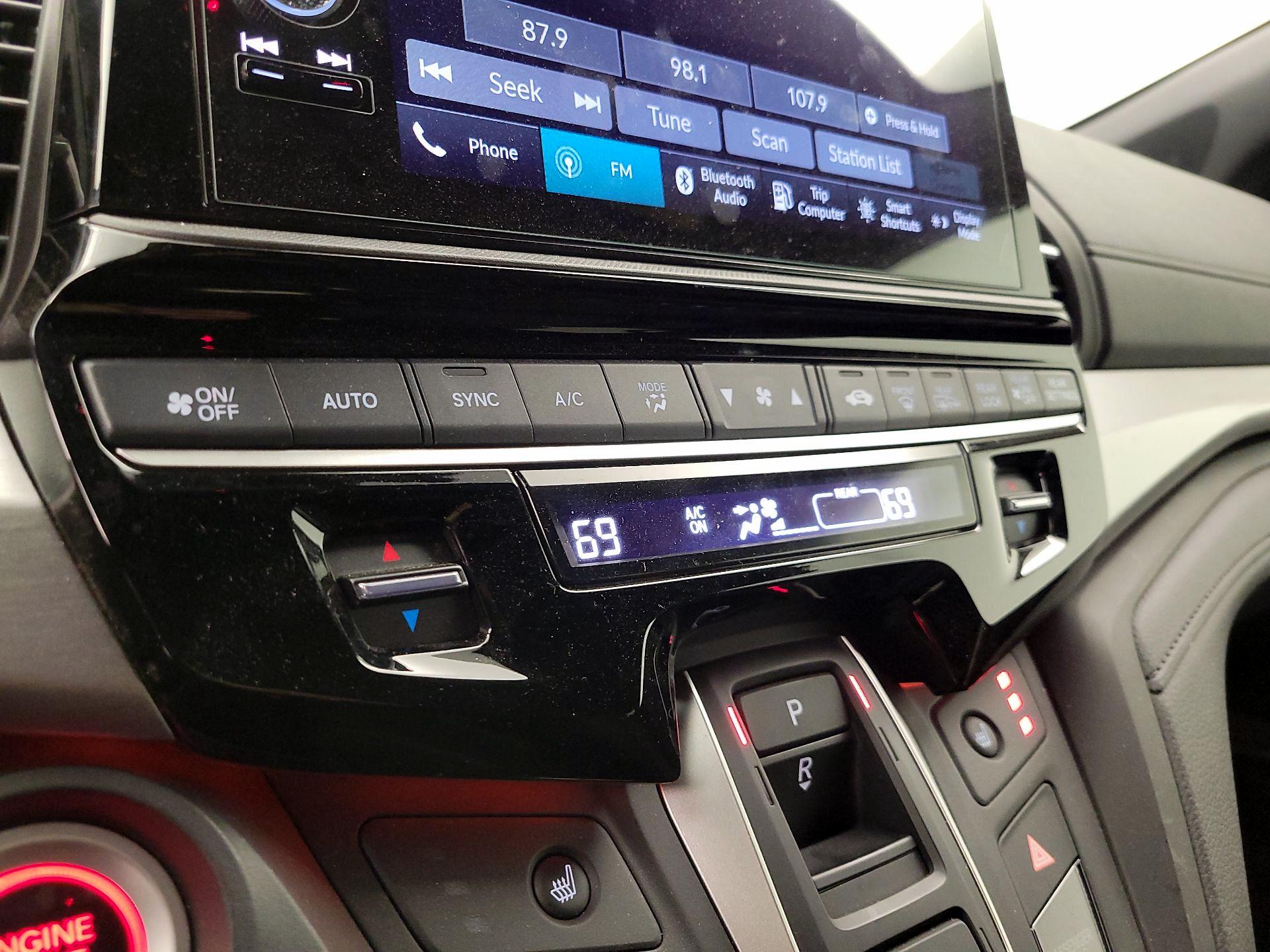 Thumbnail: 2025 Honda Odyssey - 16