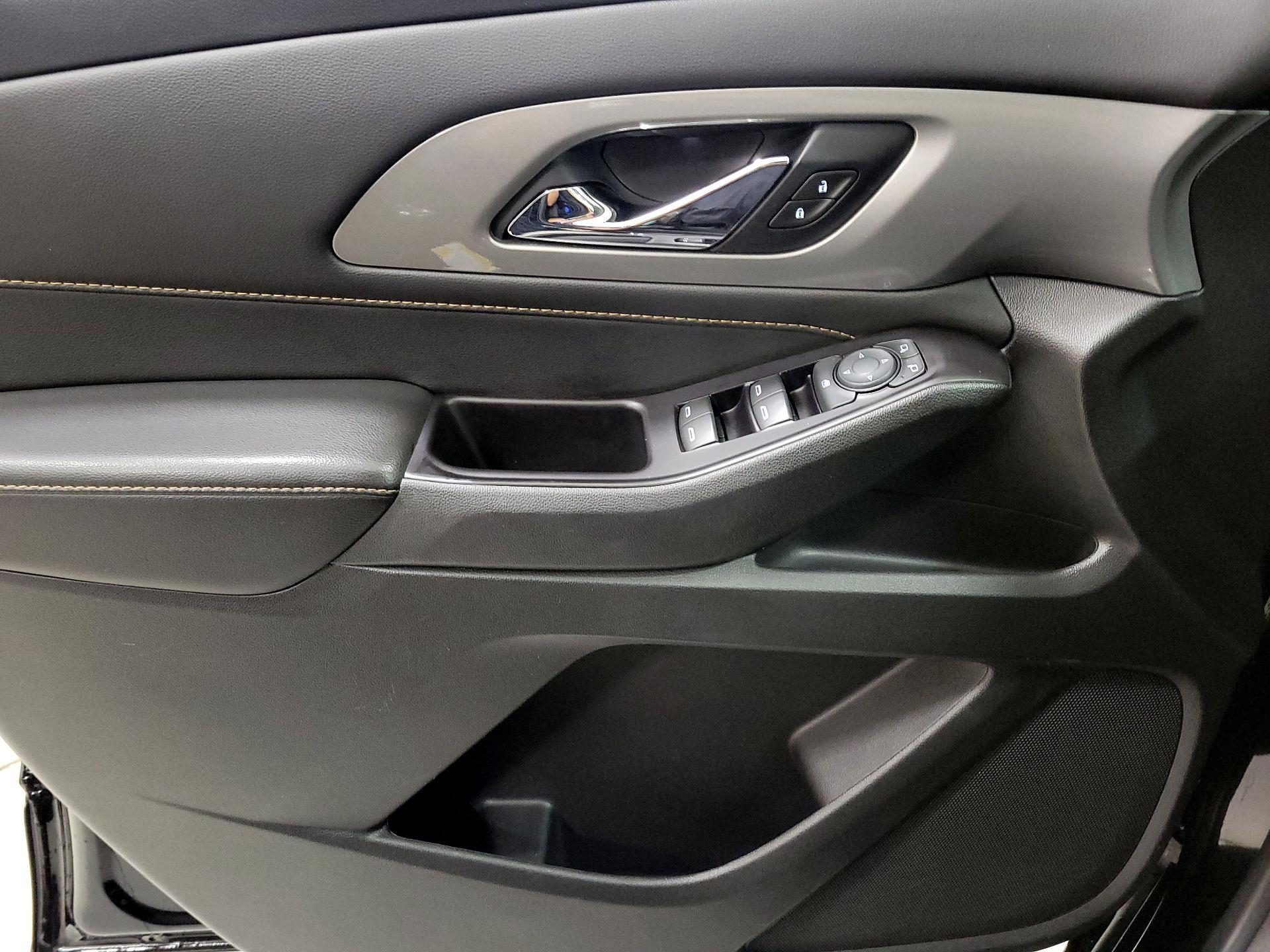 Thumbnail: 2020 Chevrolet Traverse - 12