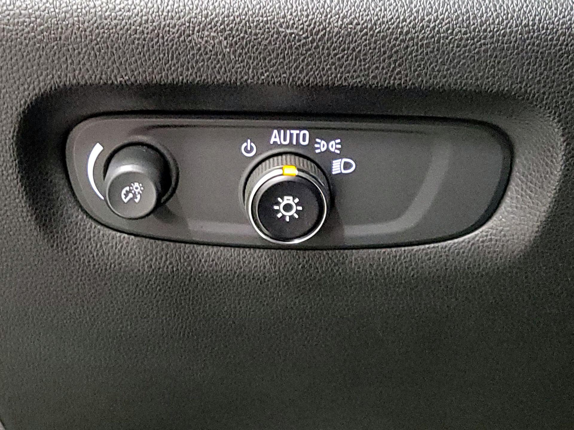 Thumbnail: 2020 Chevrolet Traverse - 13