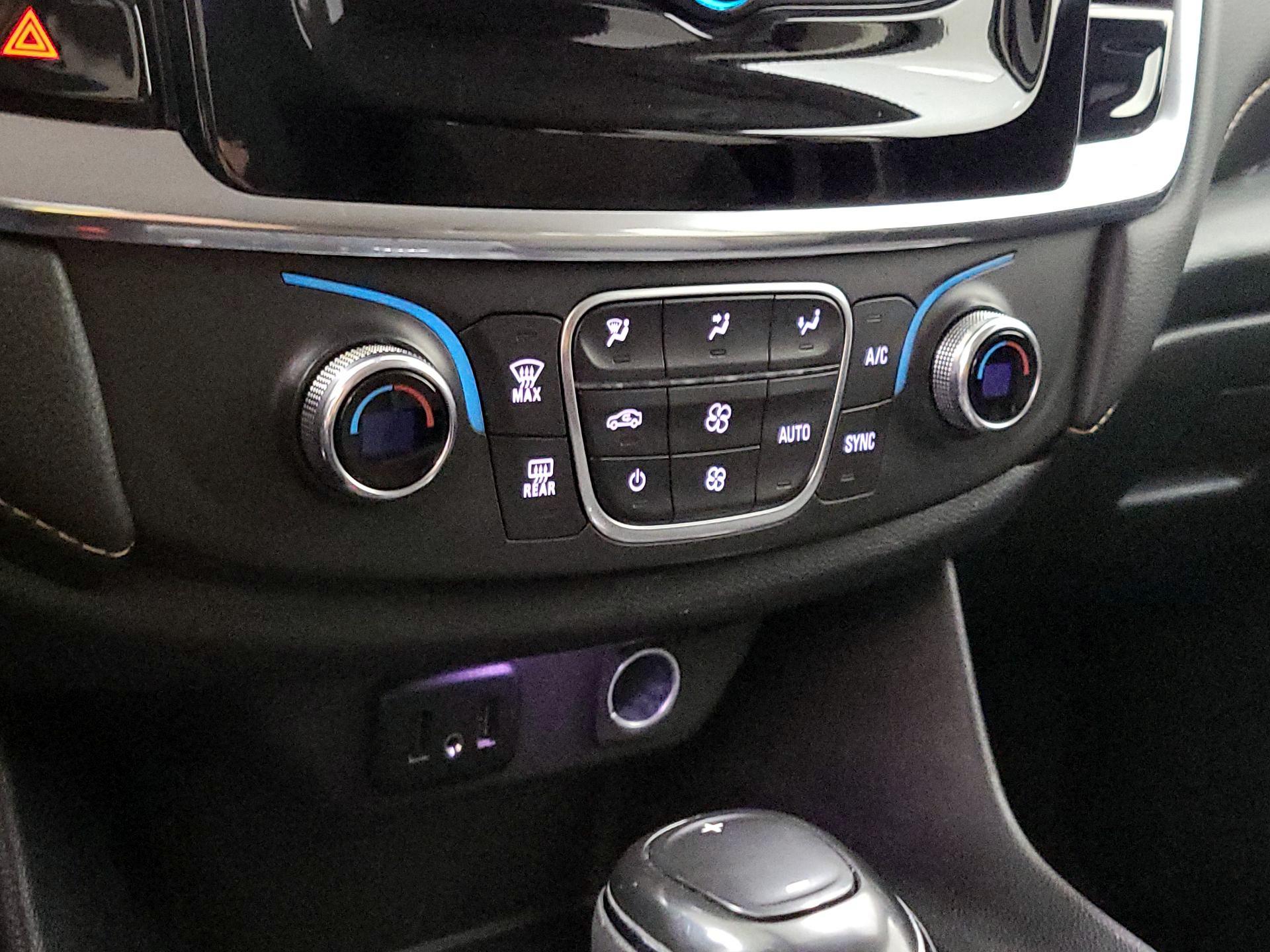 Thumbnail: 2020 Chevrolet Traverse - 16