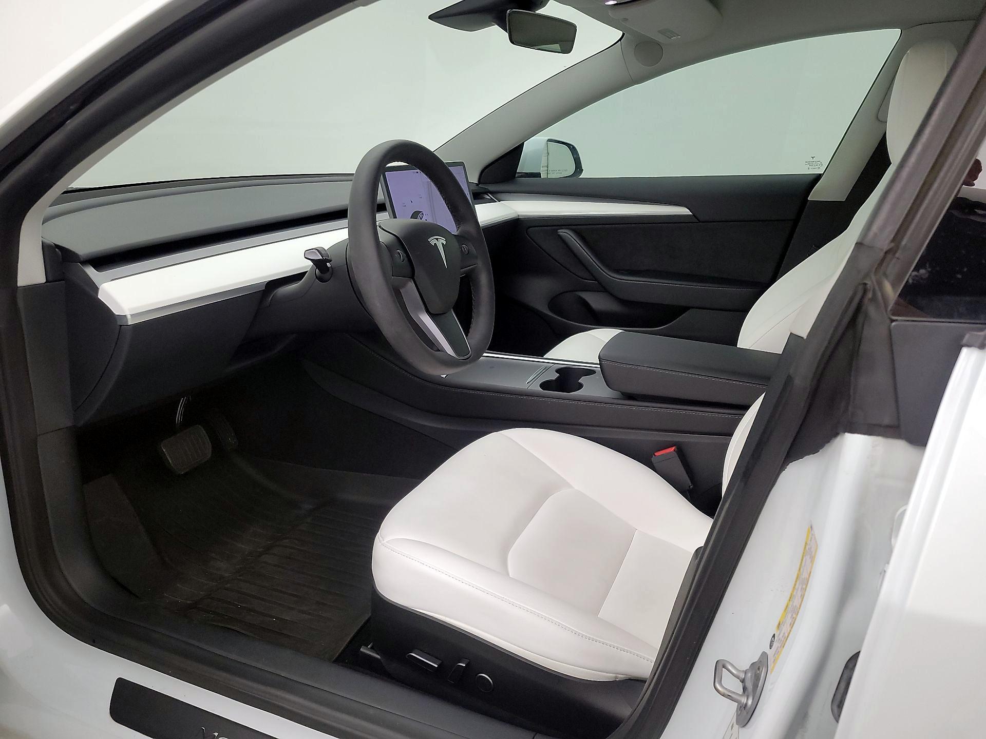 Thumbnail: 2023 Tesla Model 3 - 11