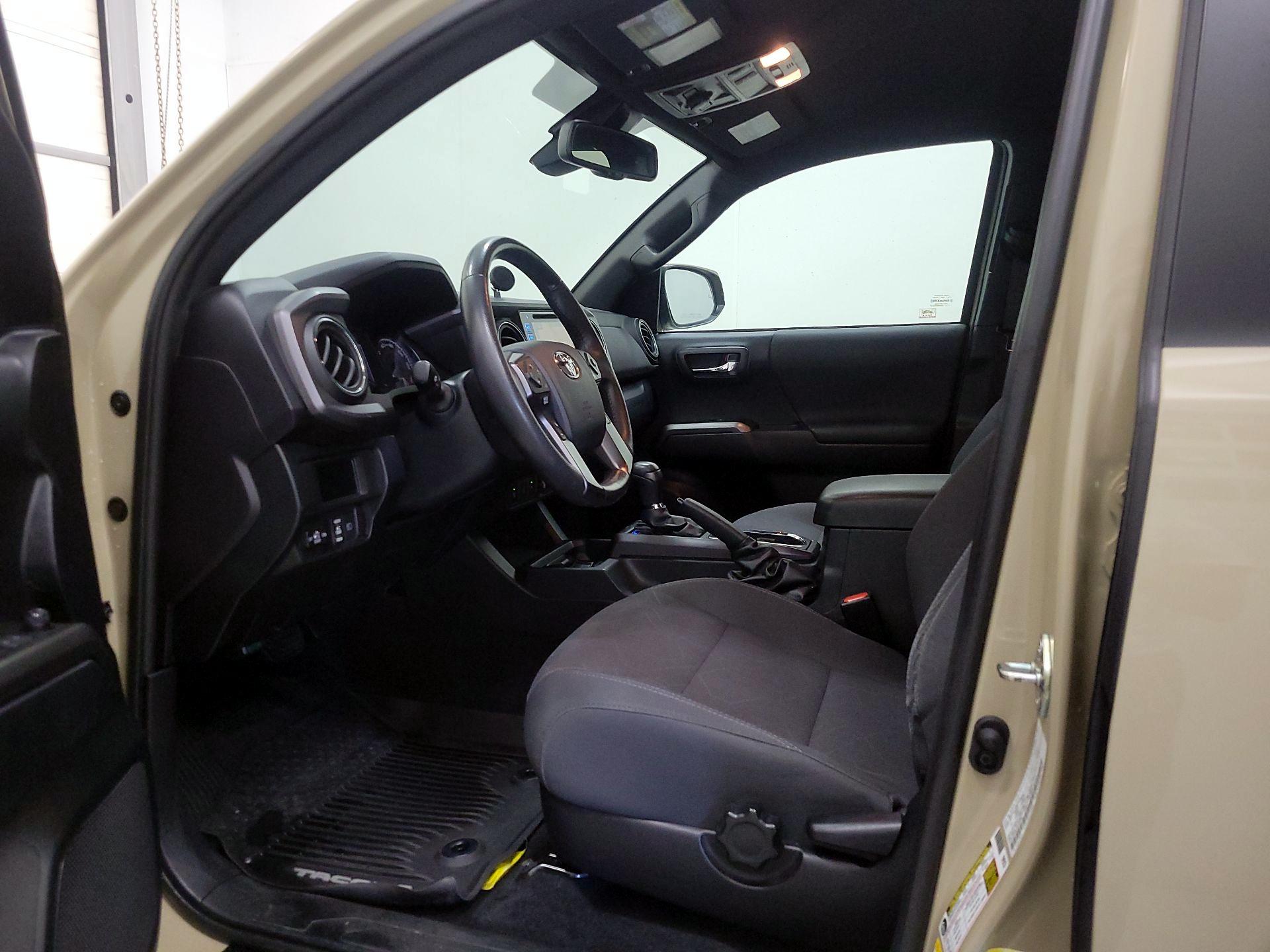 Thumbnail: 2019 Toyota Tacoma - 11