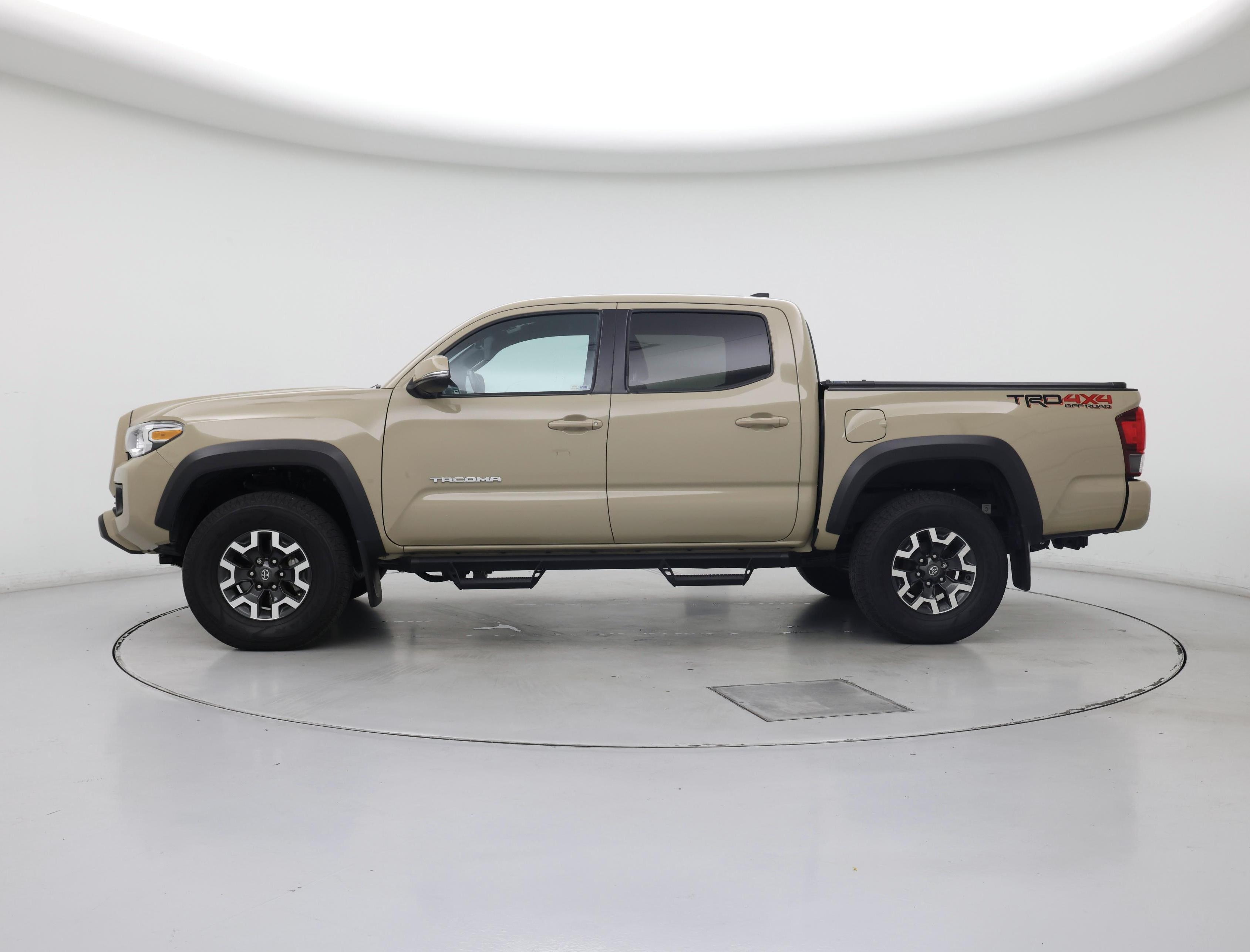 Thumbnail: 2019 Toyota Tacoma - 3